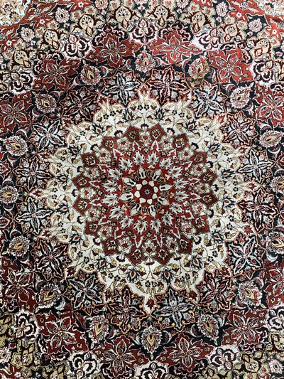 27106110e - Ghom Seide, China, Ende 20.Jhd, reine Naturseide, Durchmesser: ca. 205 cm, ca. 1,0 Mio. ...