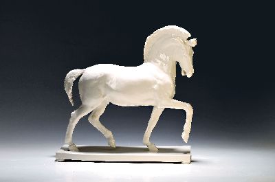 Image Große Porzellanfigur, Nymphenburg, elegant schreitender Hengst mit geflochtener Mähne, ...