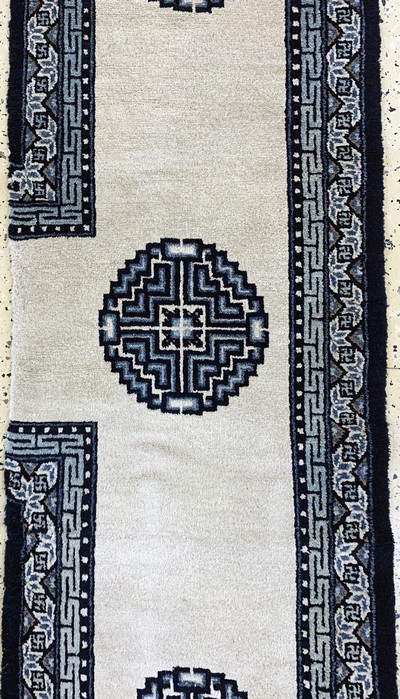 27106189b - Peking alt, China, Anfang 20.Jhd, Wolle aufBaumwolle, ca. 260 x 62 cm, EHZ: 2 ...