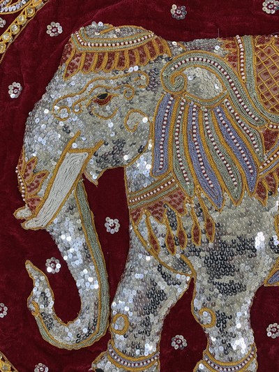 27106263d - Burma Stickerei, Ende 20.Jhd, Metallstickerei mit Steinbesatz, ca. 140 x 95 cm, ...