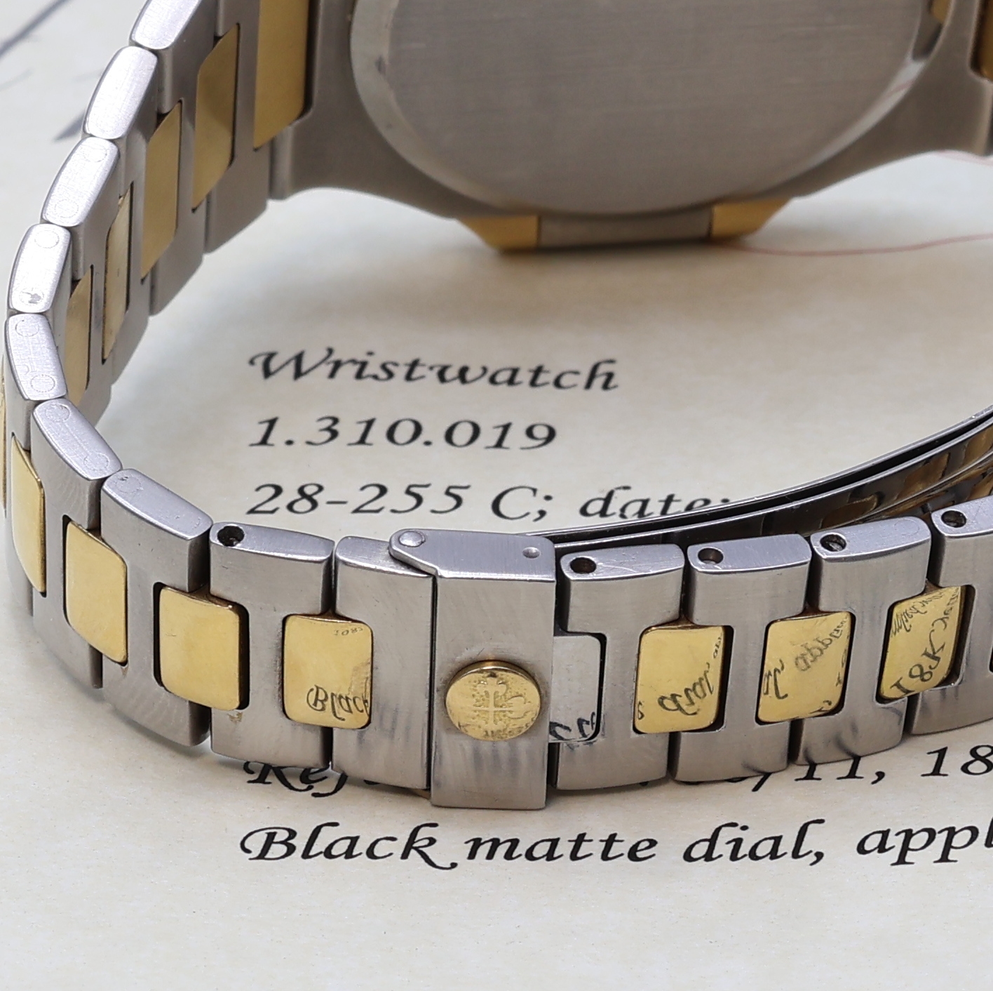 Detail b: PATEK PHILIPPE hochfeine und seltene Herrenarmbanduhr "Jumbo" Nautilus Ref. 3700/11 Design von Gerald Genta in Stahl und GG 750/000 ...