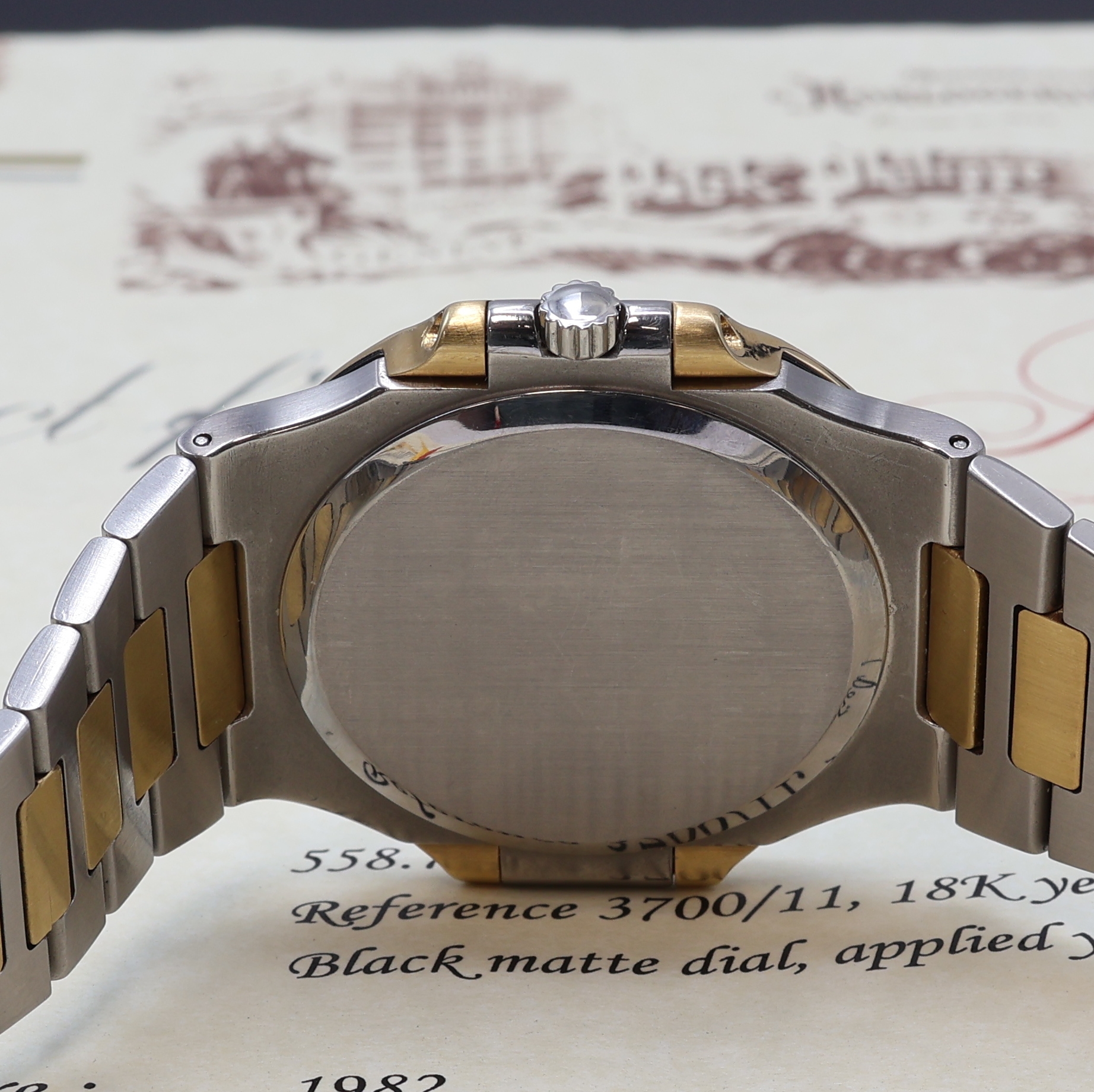 Detail g: PATEK PHILIPPE hochfeine und seltene Herrenarmbanduhr "Jumbo" Nautilus Ref. 3700/11 Design von Gerald Genta in Stahl und GG 750/000 ...
