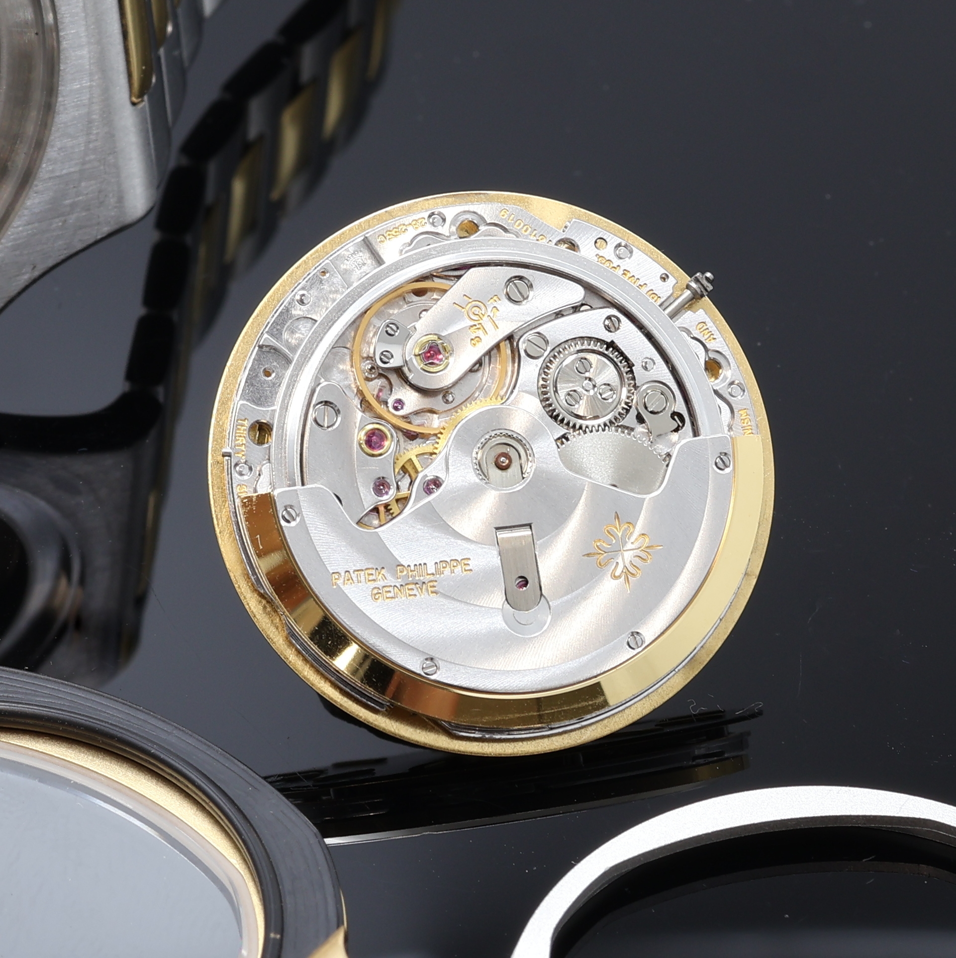 Detail i: PATEK PHILIPPE hochfeine und seltene Herrenarmbanduhr "Jumbo" Nautilus Ref. 3700/11 Design von Gerald Genta in Stahl und GG 750/000 ...