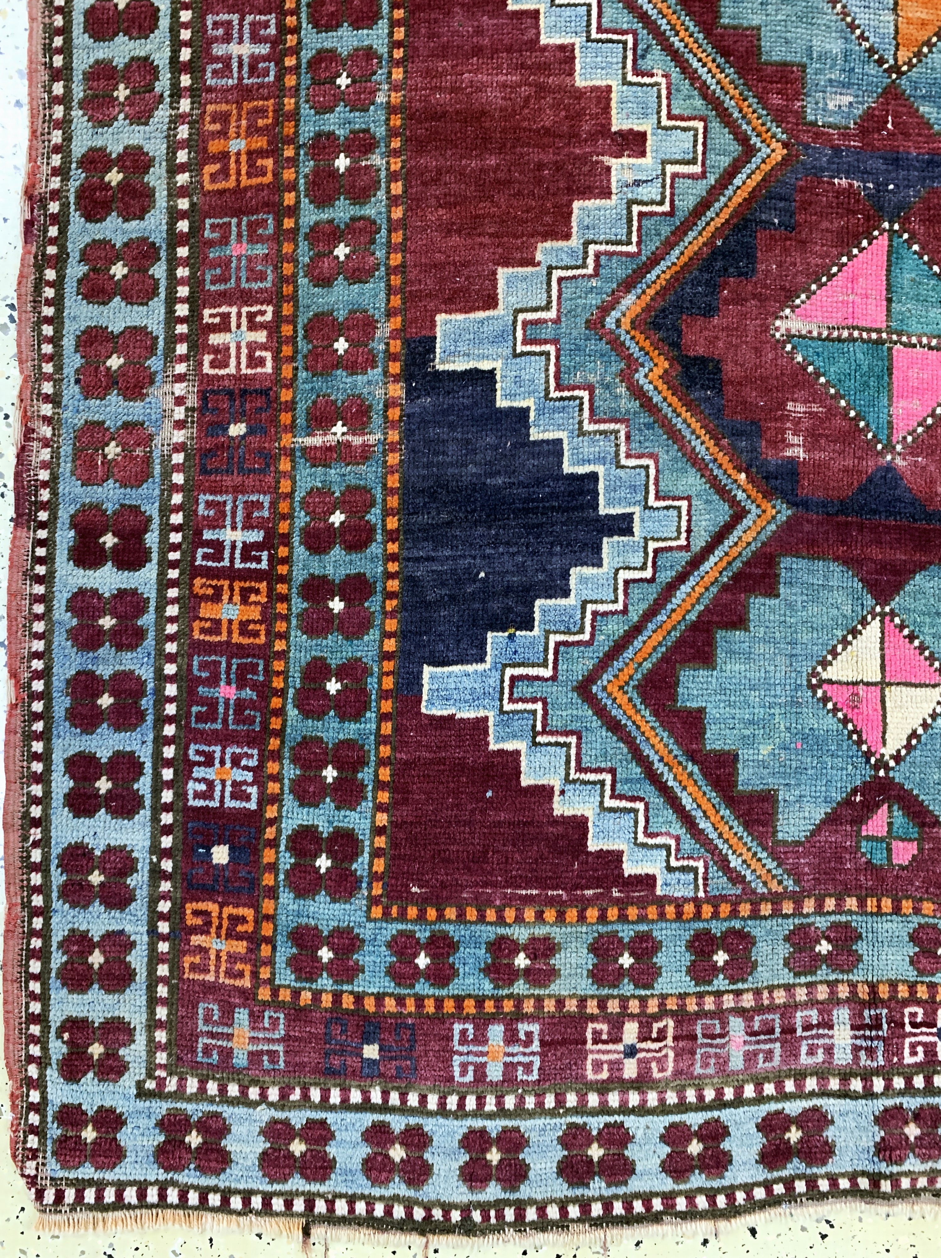 Detail b: Karabagh Kazak antik, Kaukasus, datiert 1904, Wolle auf Wolle, ca. 240 x 148 cm, EHZ: 4