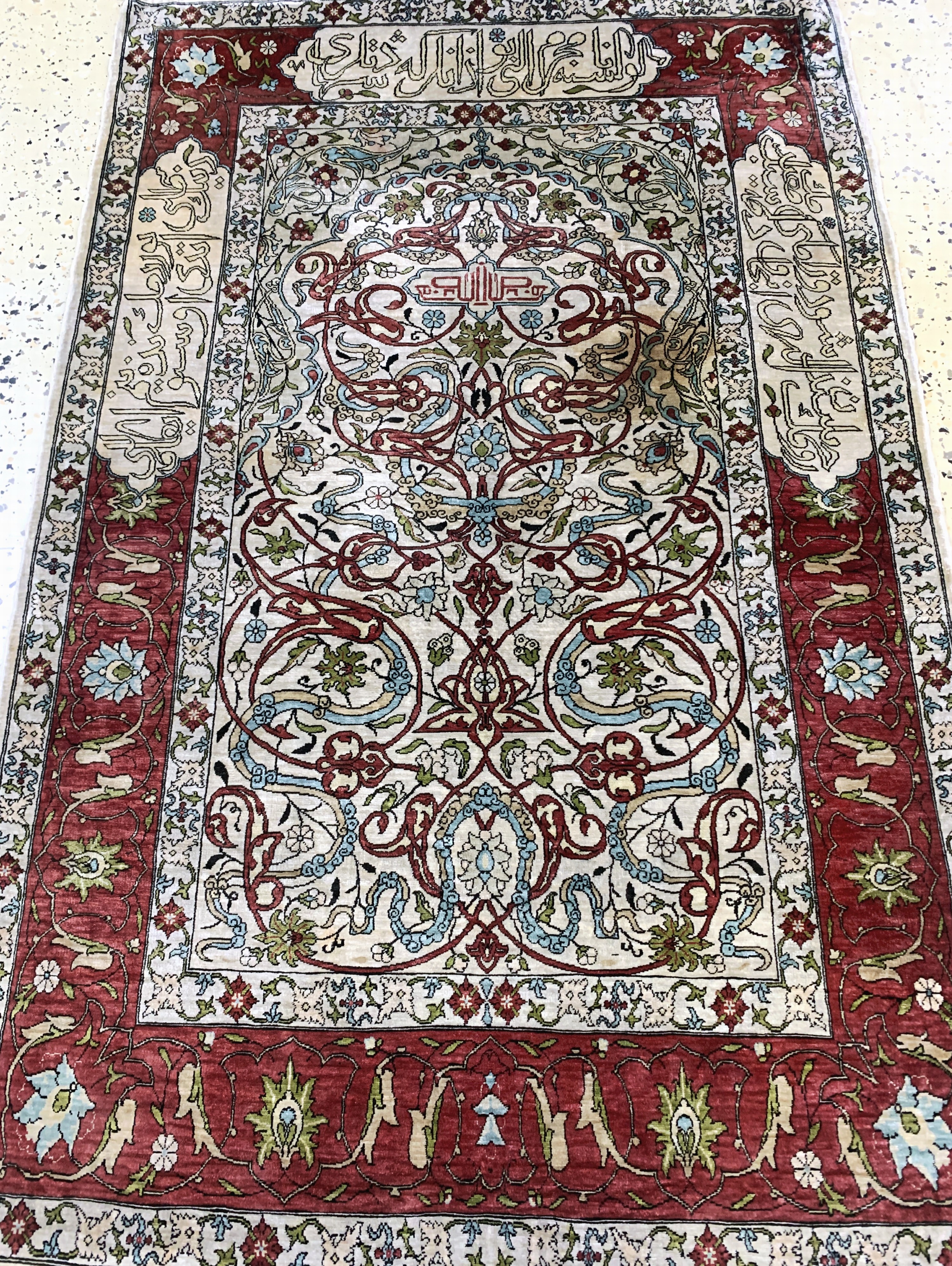 Detail d: Hereke Seide signiert, Türkei, Mitte 20.Jhd, reine Naturseide, ca. 120 x 80 cm, leicht verfärbt, EHZ: 2(Fleckig)
