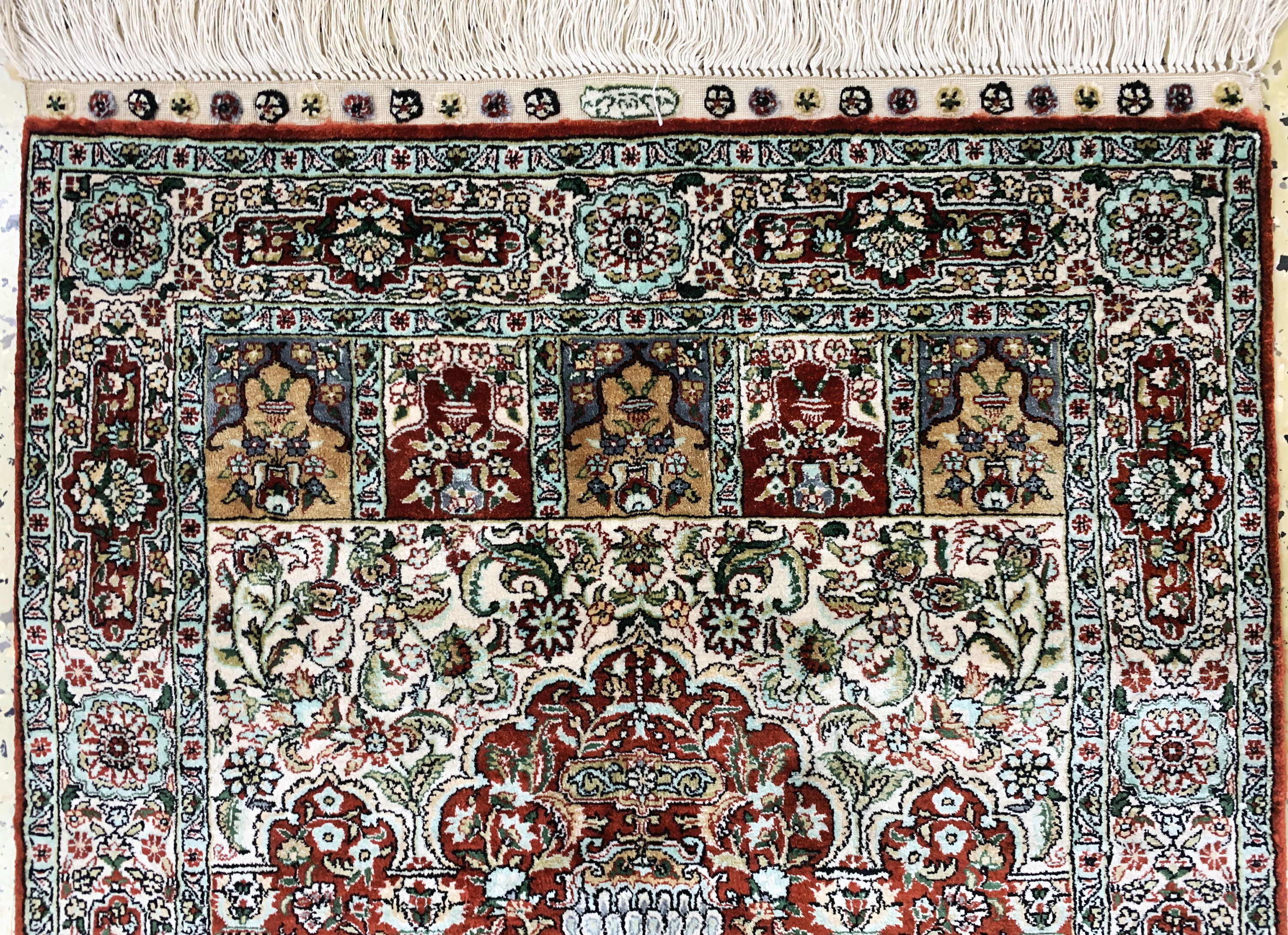 Detail a: Hereke Seide fein, China, Ende 20.Jhd, reine Naturseide, ca. 95 x 62 cm, ca. 1,0 Mio.Kn/qm, EHZ: 1-2