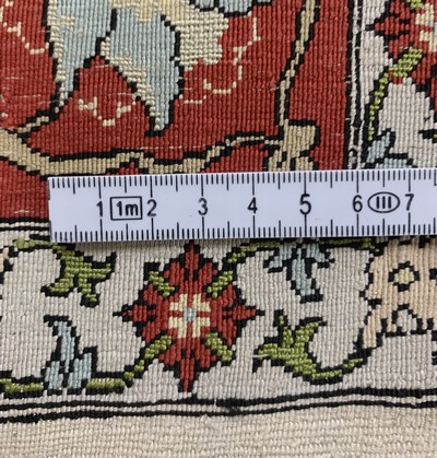 27106544e - Hereke Seide signiert, Türkei, Mitte 20.Jhd, reine Naturseide, ca. 120 x 80 cm, leicht ...