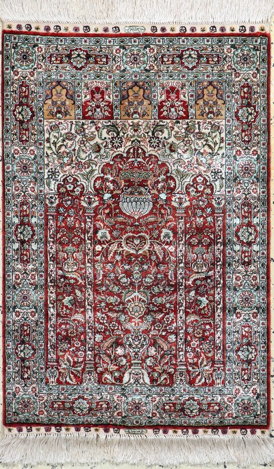 Image Hereke Seide fein, China, Ende 20.Jhd, reine Naturseide, ca. 95 x 62 cm, ca. 1,0 ...