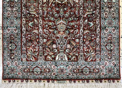 27106551b - Hereke Seide fein, China, Ende 20.Jhd, reine Naturseide, ca. 95 x 62 cm, ca. 1,0 ...