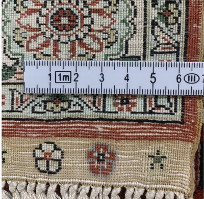 27106551d - Hereke Seide fein, China, Ende 20.Jhd, reine Naturseide, ca. 95 x 62 cm, ca. 1,0 ...