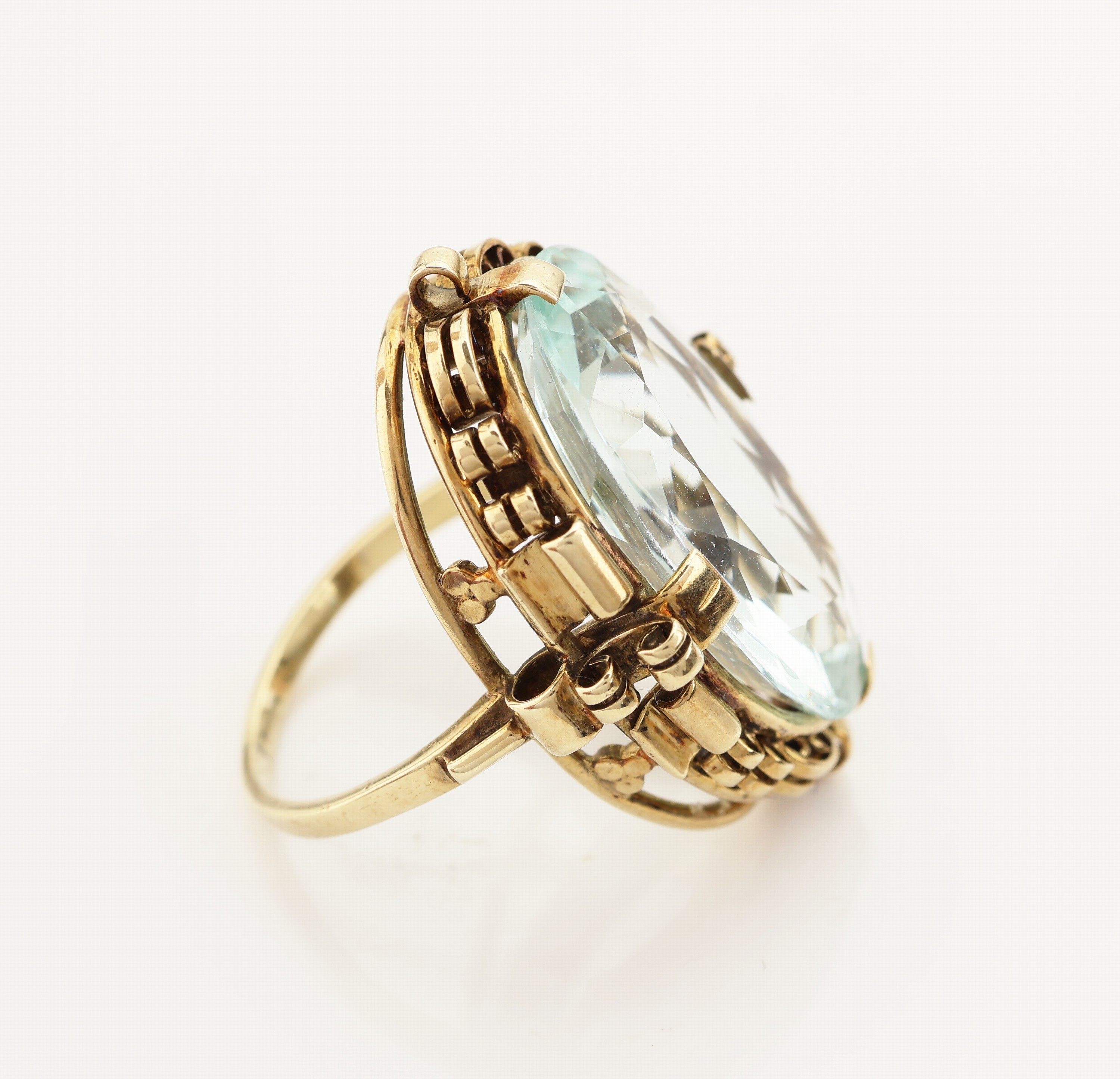 Detail b: 14 kt Gold Aquamarin-Ring, 1950er Jahre, GG585/000, architektonisches Design, ovalfacett.Aquamarin ca. 12.0 ct, RW 50.5, ca. 7.9 g, Meistermarke ...