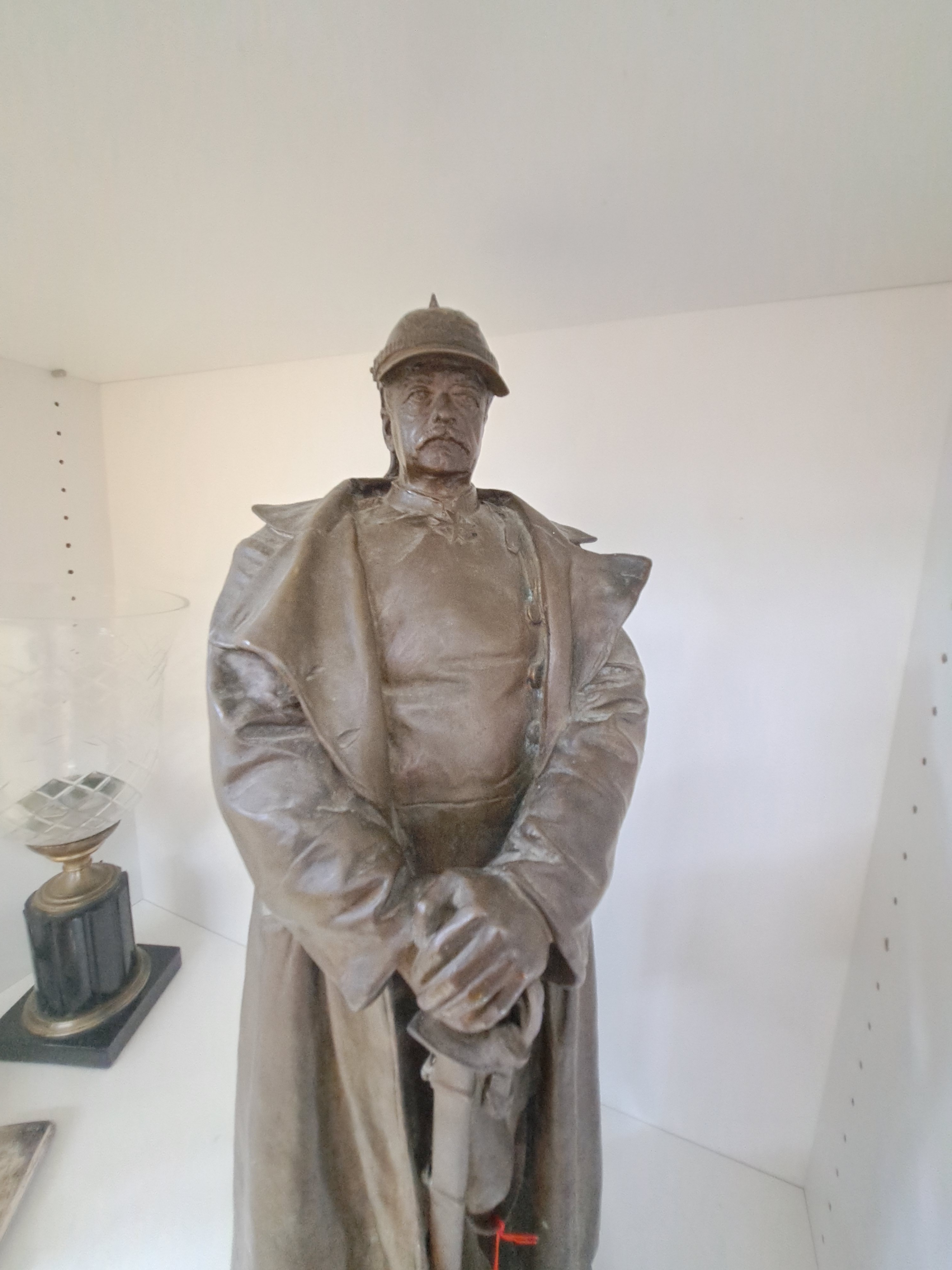 Detail a: Ludwig Cauer, 1866-1947 Bad Kreuznach, großes Standbild des Otto von Bismarck, Bronze patiniert, Guss v. H. Noack, Friedenau- Berlin, vgl. Standbild ...