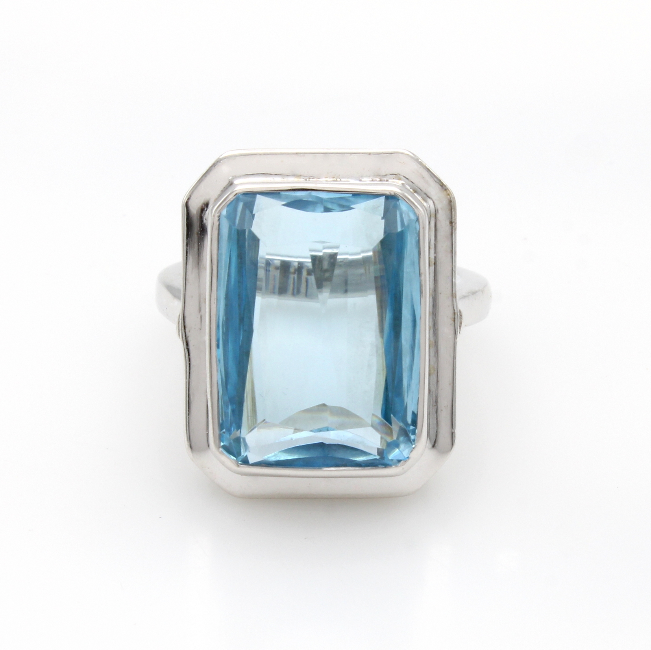 Image 27107766 - Ring mit Blautopas, 925er Silber, fac., achteck. Blautopas (beh.) in glatter Fassung ca. ...