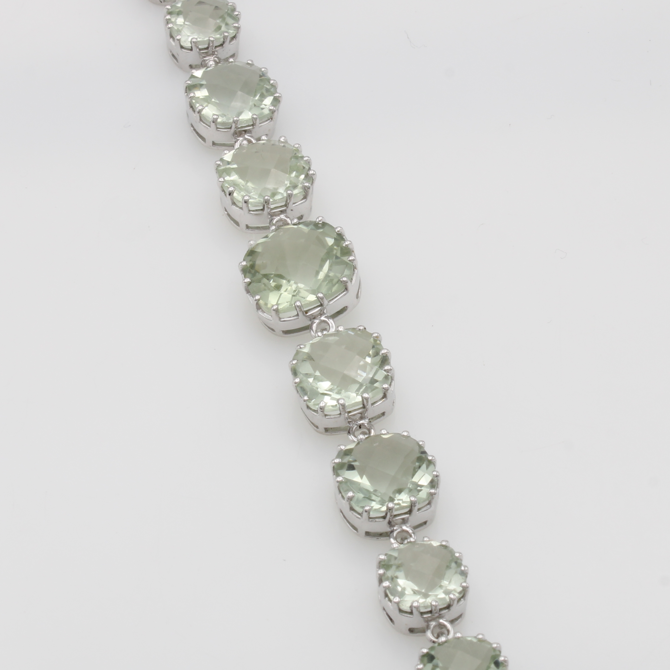 Image 27107771 - Armband mit Amethysten, 925er Silber, grüne Amethyste im Schachbrettschliff zus. ca. 47 ...