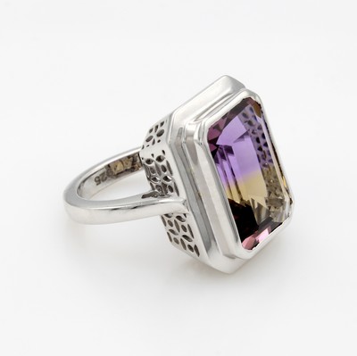 27107775b - Ring mit Amytrin, 925er Silber, m. Unter- kaderung, achteck. Amytrin ca. 14.4 ct, RW ...