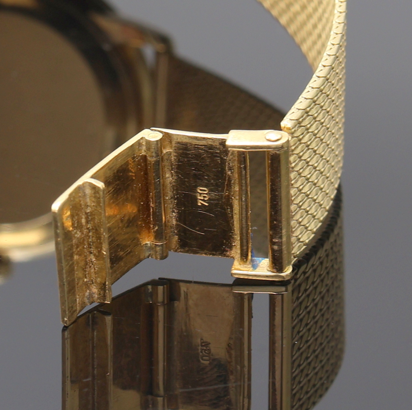 Detail c: OMEGA Chronometer Armbanduhr mit Diamanten in GG 750/000 Referenz 268.1050/468.1050, Schweiz um 1995, Automatik, Boden aufgedr., neutr. Goldband in ...