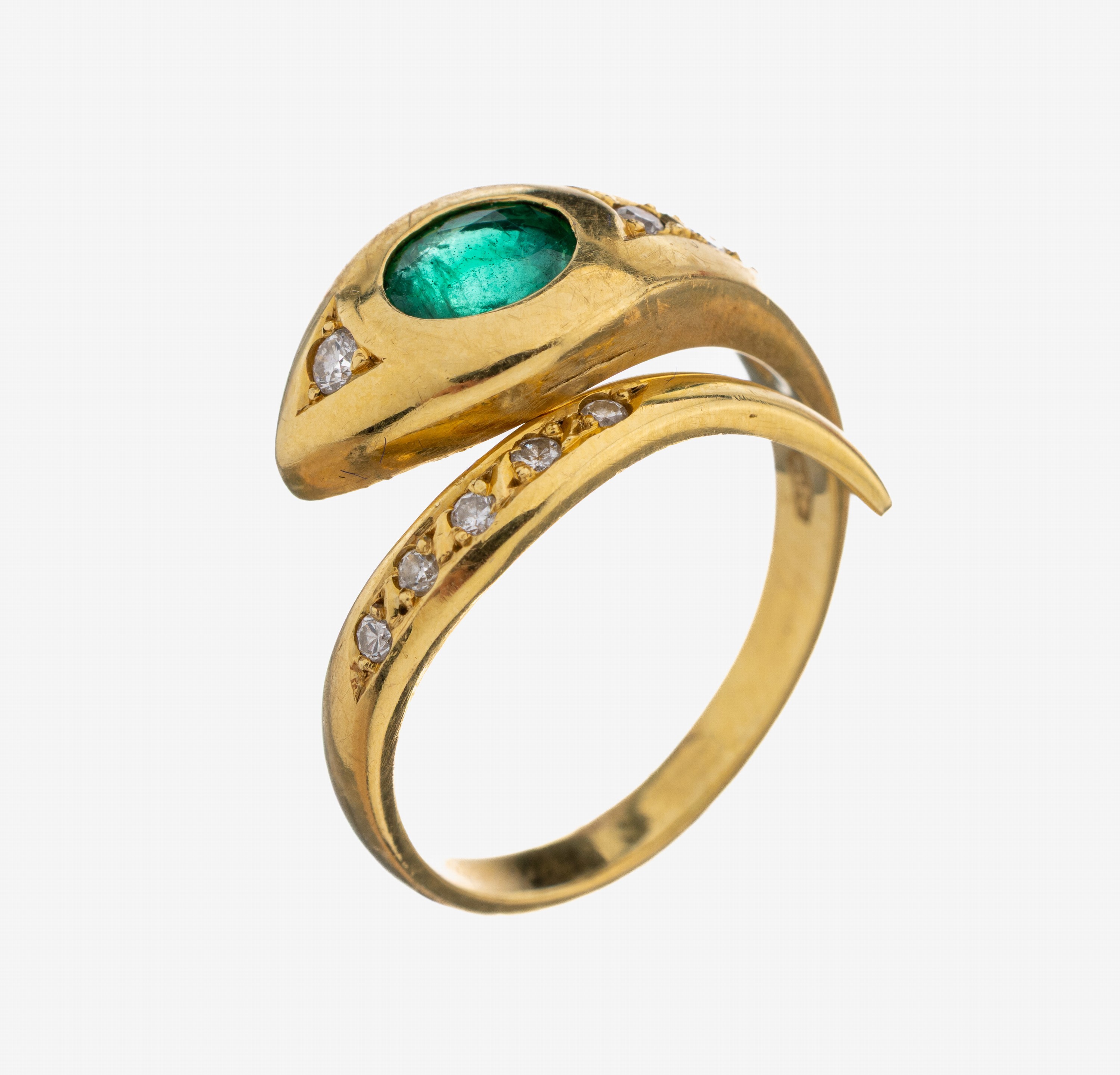 18 kt Gold Smaragd-Brillant-Schlangenring, GG 750/000, ovalfacett. Smaragd ca. 1.10 ct, 9 Brillanten zus. ca. 0.12 ct Weiß/si, RW 55, ca. 6.7 g