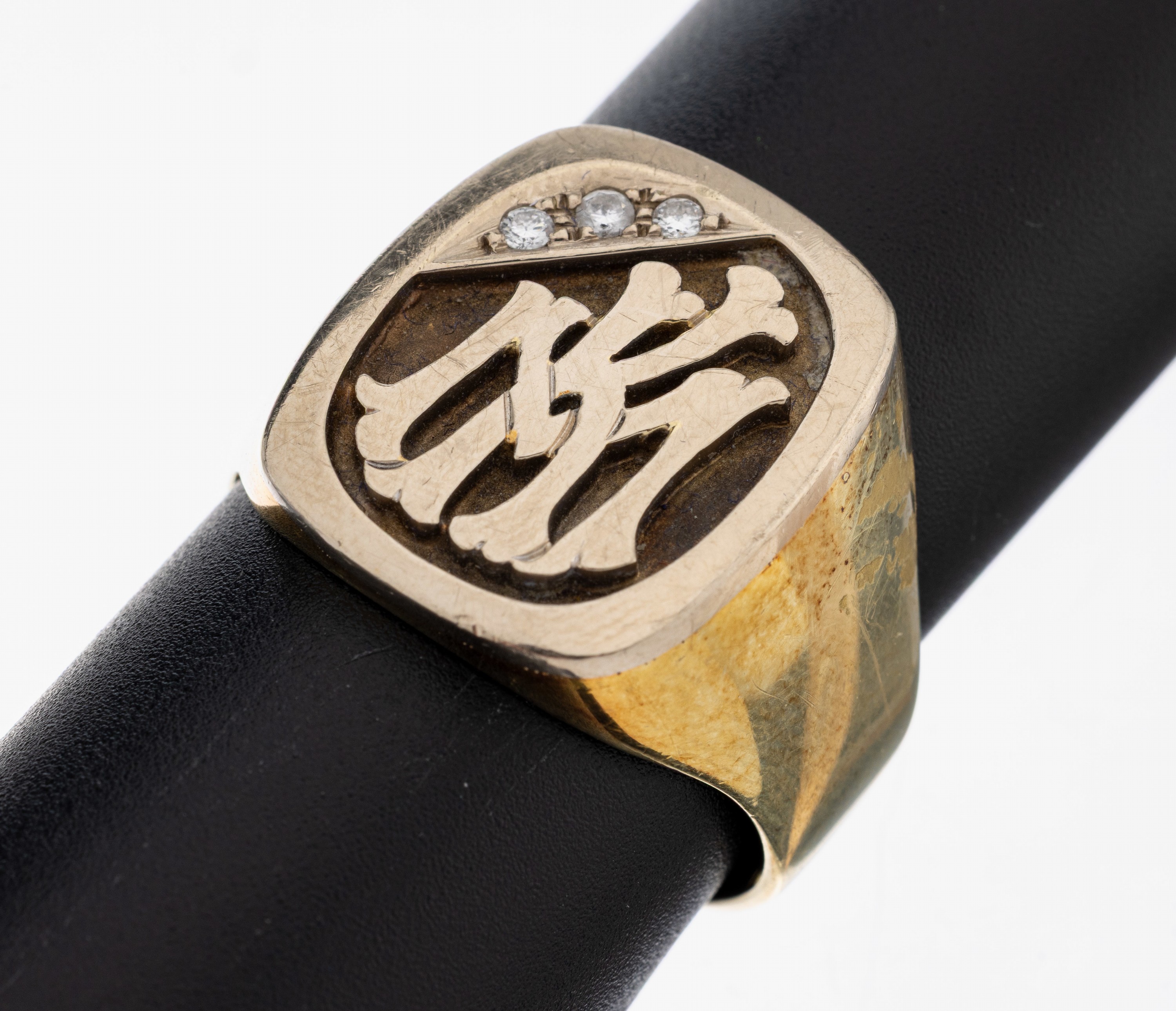 Image 27107885 - 14 kt Gold Brillant-Ring, GG 585/000, Monogram MK rhod., 3 Brillanten zus. ca. 0.10 ct ...