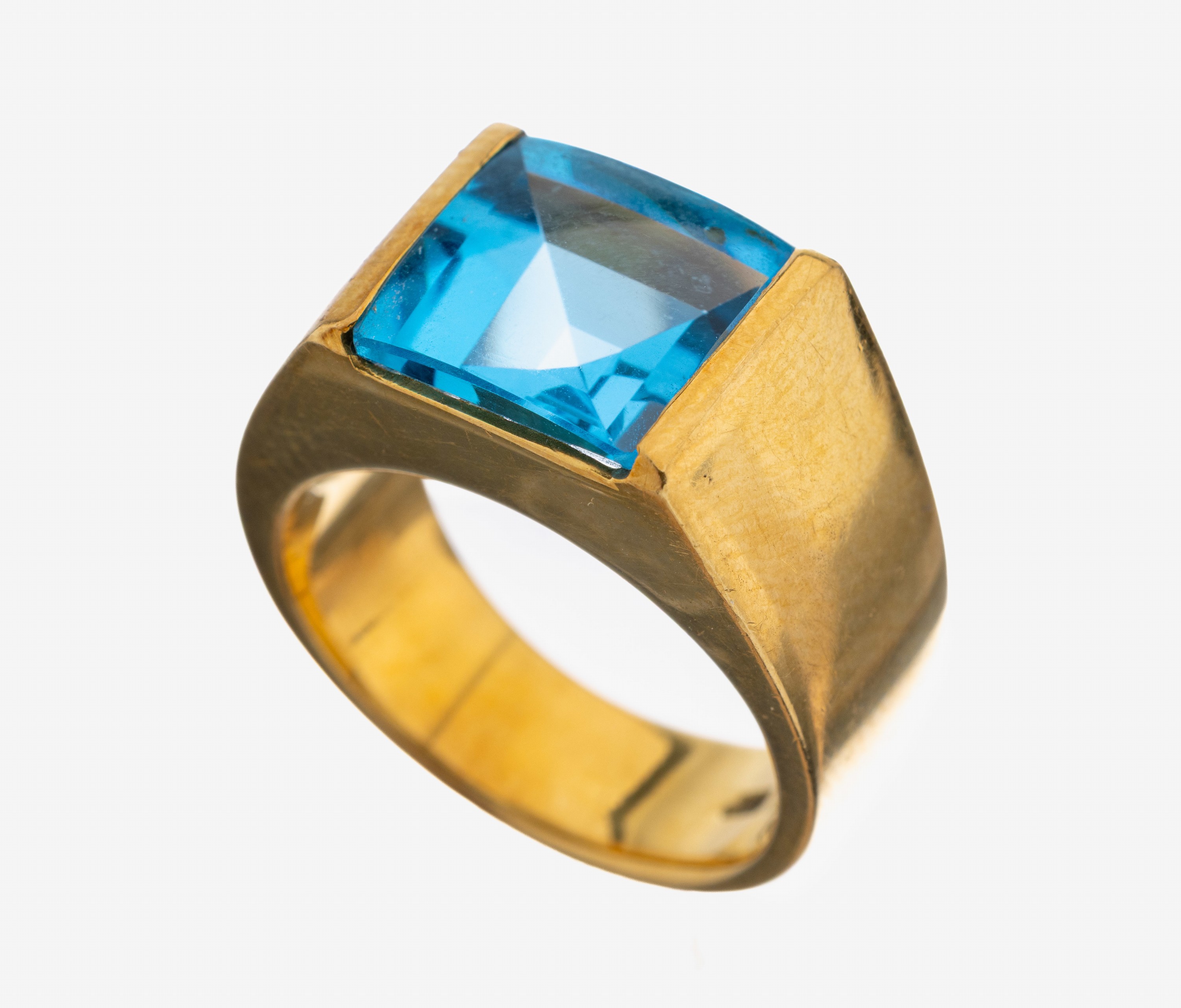 Image 27107889 - 18 kt Gold Blautopas-Ring, GG 750/000, Blautopas (beh.) im Bufftop-Schliff ca. 7.00 ct, ...