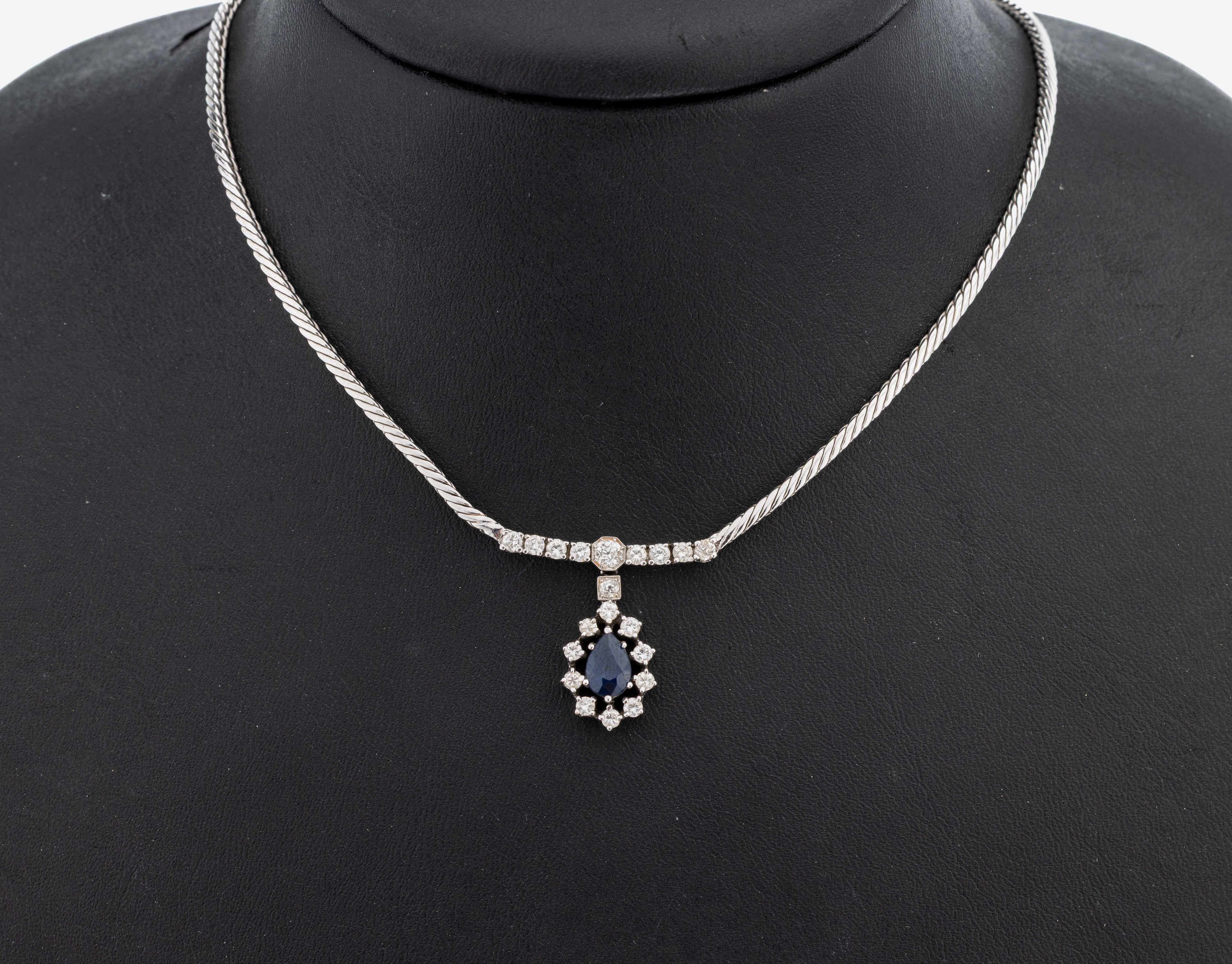 Image 27107892 - 14 kt Gold Saphir-Diamant-Collier, WG 585/000, Mittelteil mit bewegl. Abhängung, ...