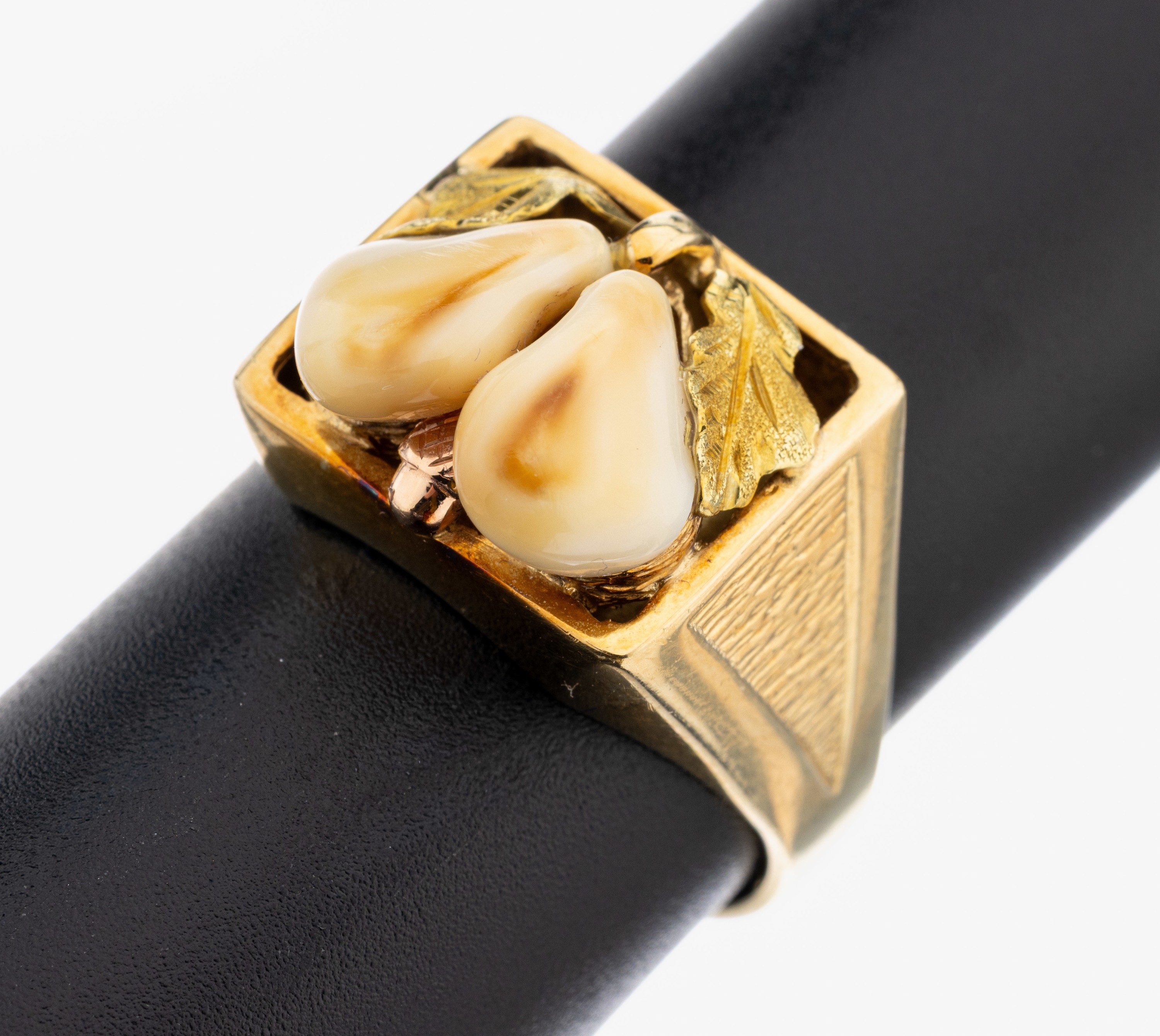 Image 27107911 - 14 kt Gold Grandel-Ring, 1950er-60er Jahre, GG/RG 585/000, Eichenlaubdekor, 2 Grandeln, ...
