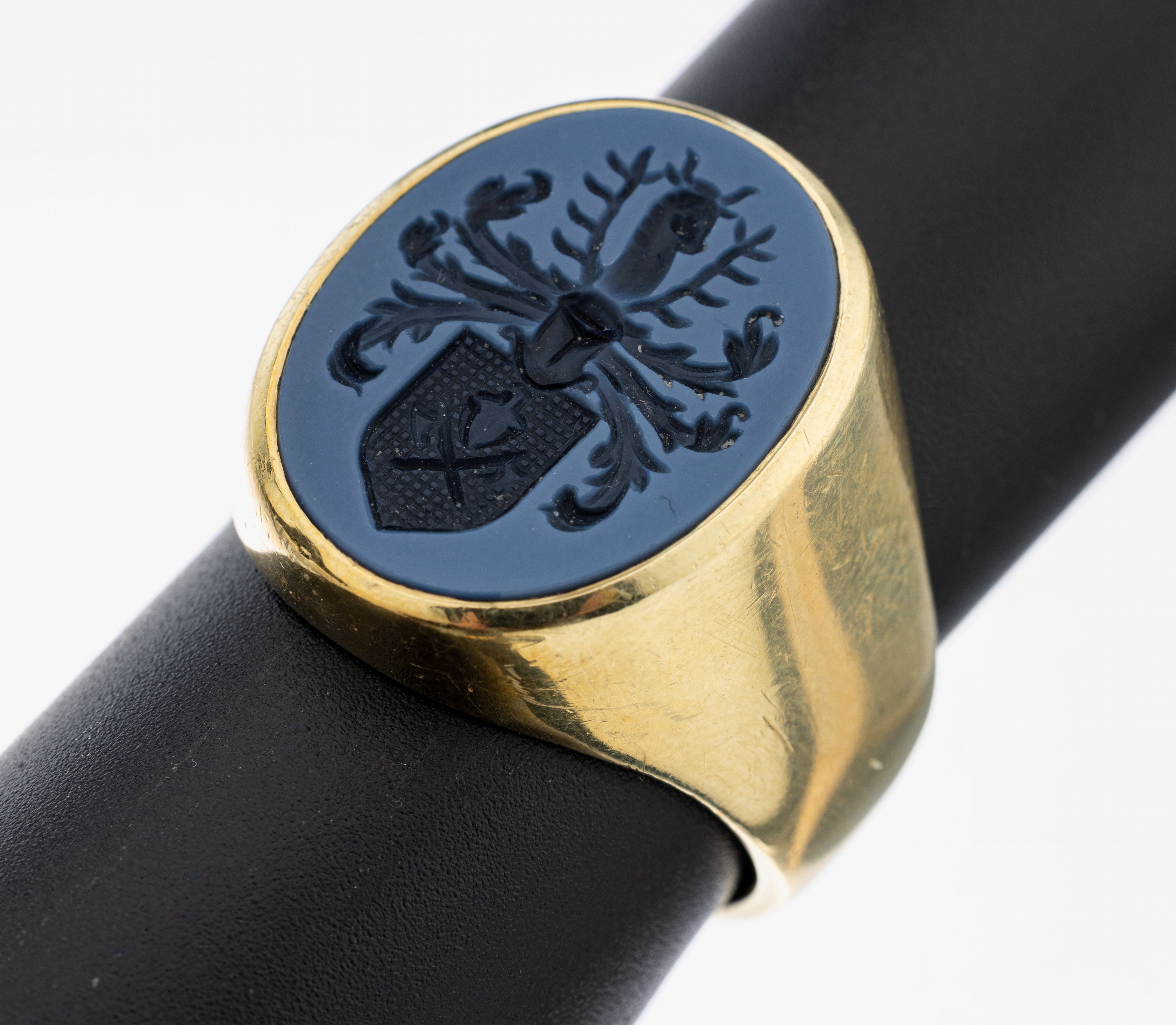 Image 27107925 - 14 kt Gold Achat-Siegelring, GG 585/000, Achatplatte mit grav. Familienwappen, RW 77, ...