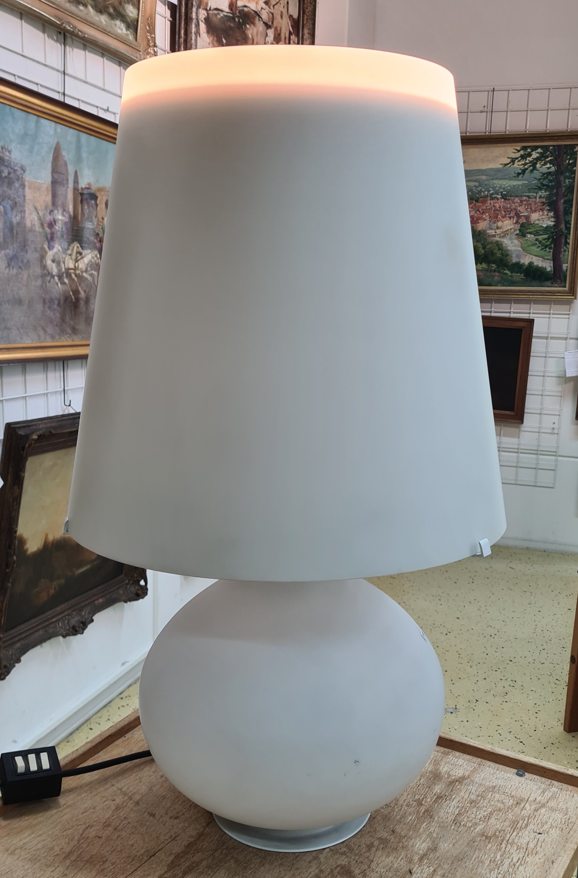 Detail a: Große 80cm Fontana Arte Lampe, Entwurf Max Ingrand, Milano Roma, wohl 70/80er Jahre, am Fuß gemarkt, mehrfach schaltbar, alte Elektrifizierung, ...