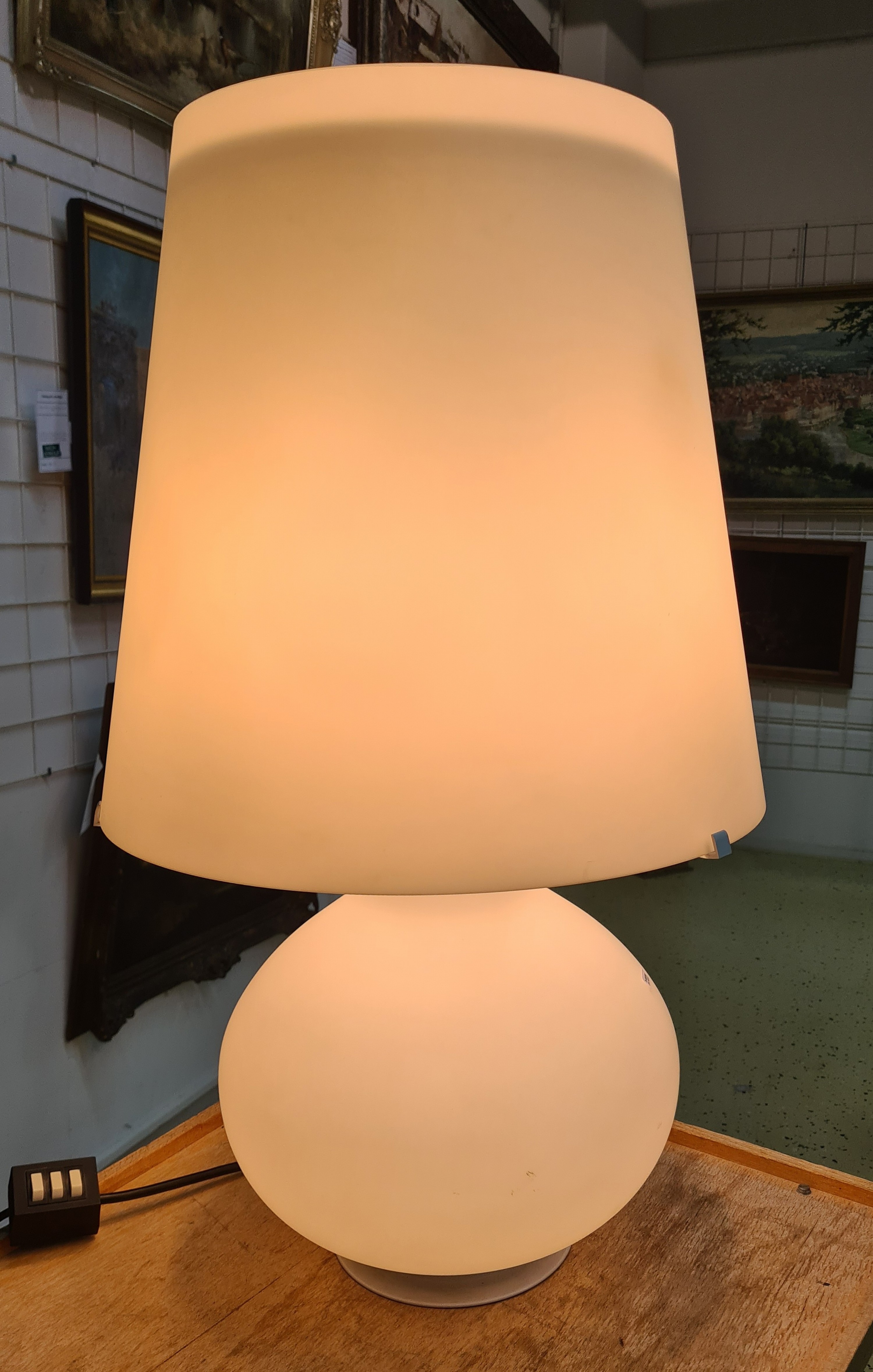 Detail c: Große 80cm Fontana Arte Lampe, Entwurf Max Ingrand, Milano Roma, wohl 70/80er Jahre, am Fuß gemarkt, mehrfach schaltbar, alte Elektrifizierung, ...