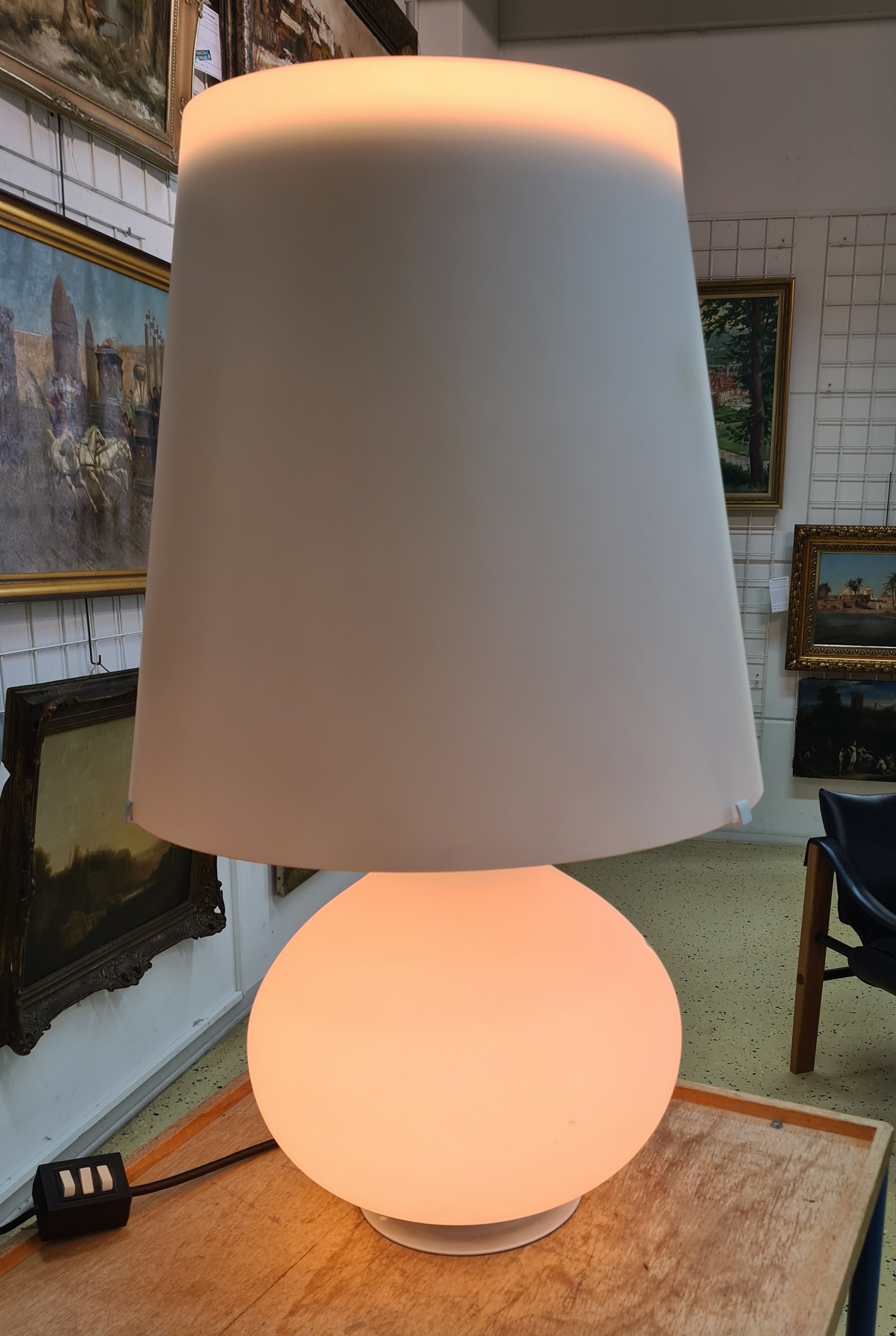 Detail e: Große 80cm Fontana Arte Lampe, Entwurf Max Ingrand, Milano Roma, wohl 70/80er Jahre, am Fuß gemarkt, mehrfach schaltbar, alte Elektrifizierung, ...