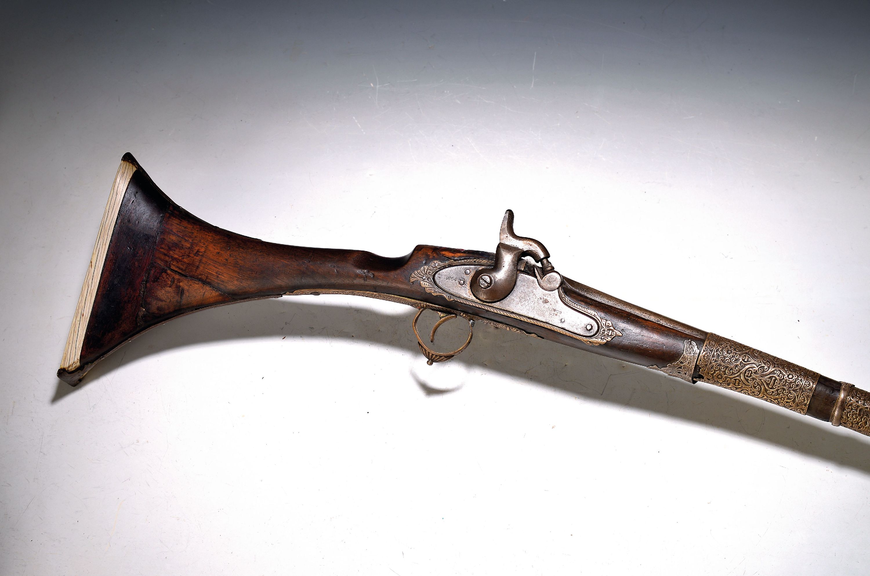 Image 27108152 - Großes Gewehr, wohl Marokko, 2. Hälfte, 19. Jh., Holzschaft nussbaumfarben, ...