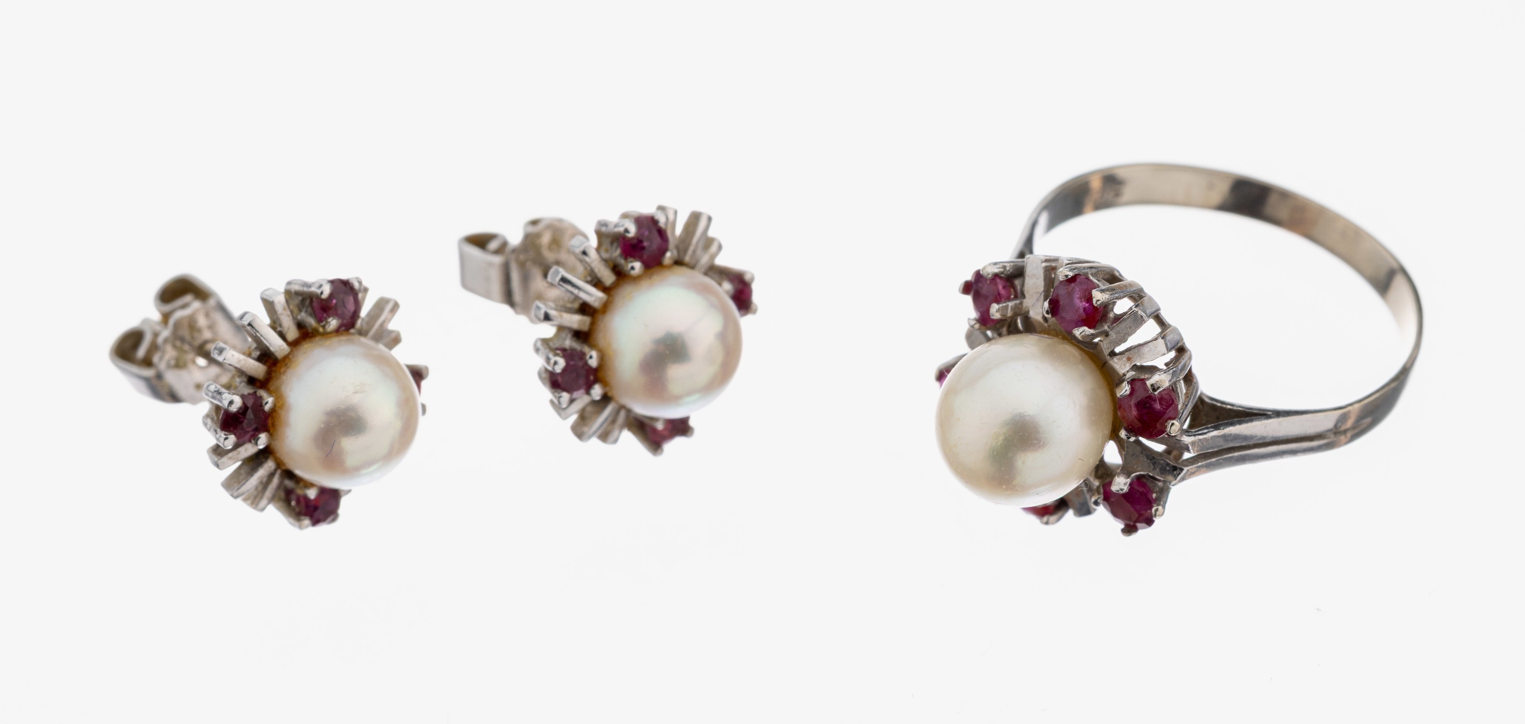 Image 27108250 - 14 kt Gold Perl-Rubin-Schmuckset, WG 585/000, best. aus: 1 Ring, RW 50, mittig ...
