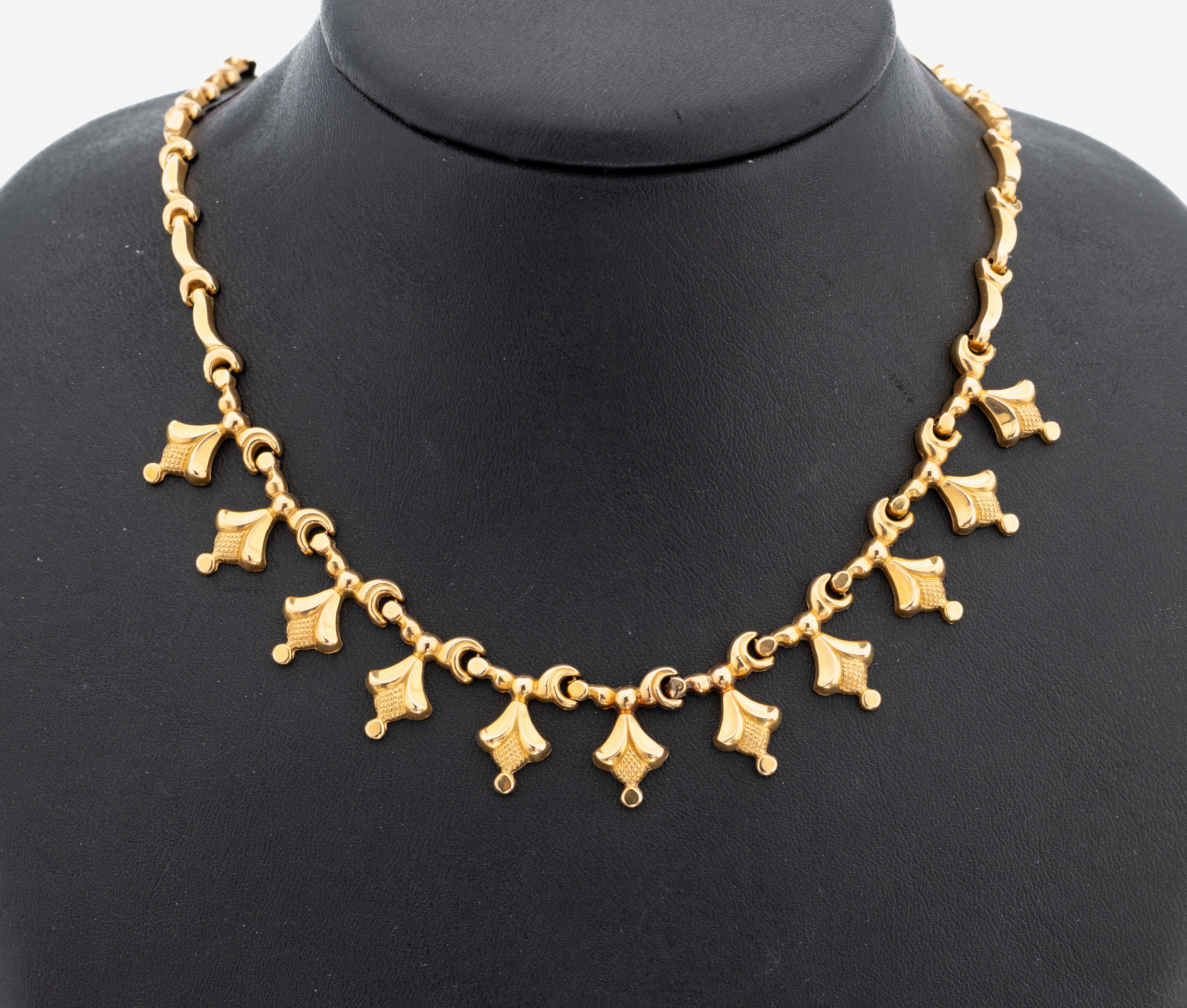 Image 27108255 - 18 kt Gold Collier, GG 750/000, Kette aus geschwungenen Gliedern, L. ca. 44.5 cm, ...
