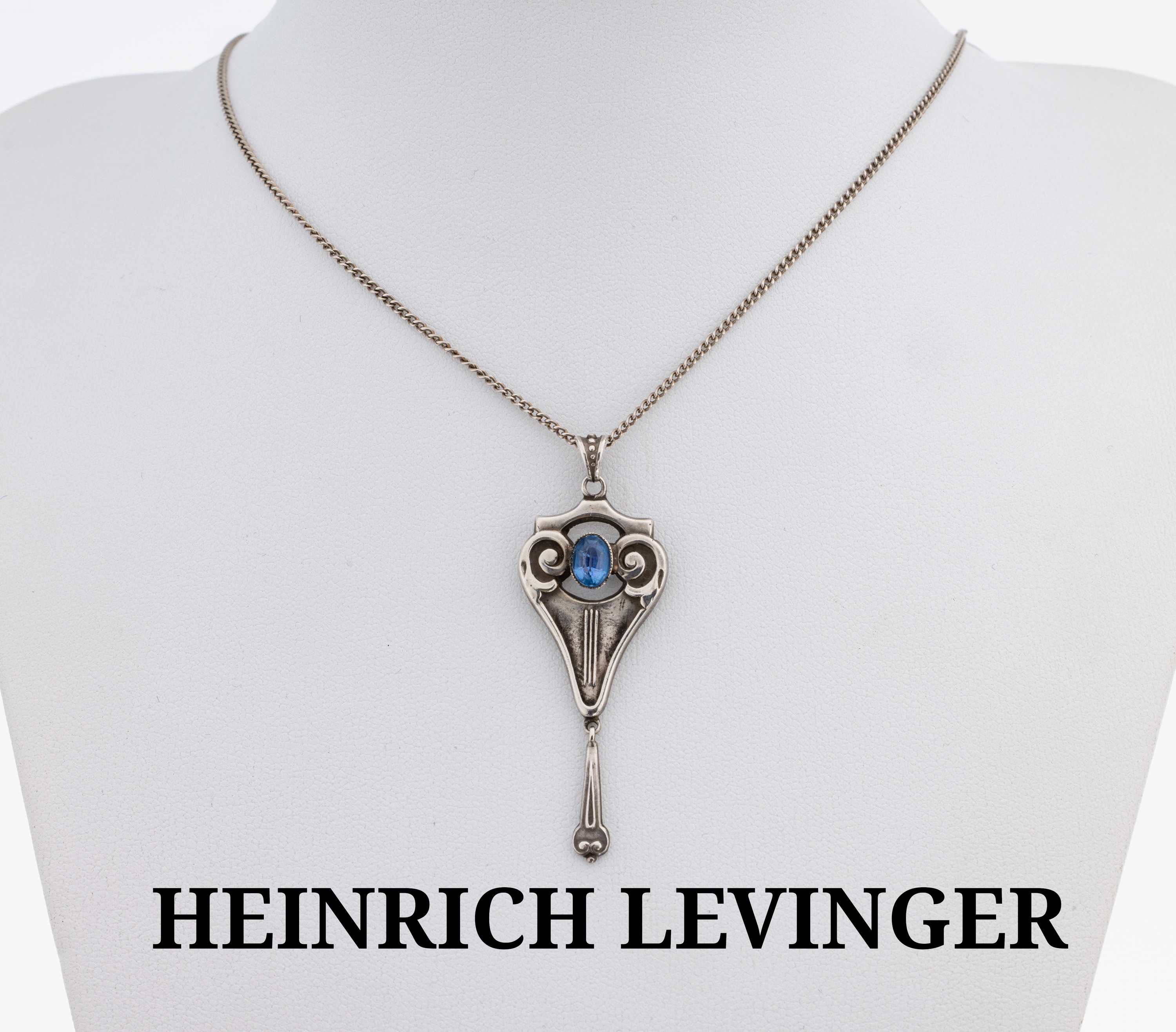 HEINRICH LEVINGER Anhänger, um 1910, 800er Silber, feiner Jugendstilentwurf, symmetrischeGestaltung mit Voluten, schlanke nach unten gezogene Form ...