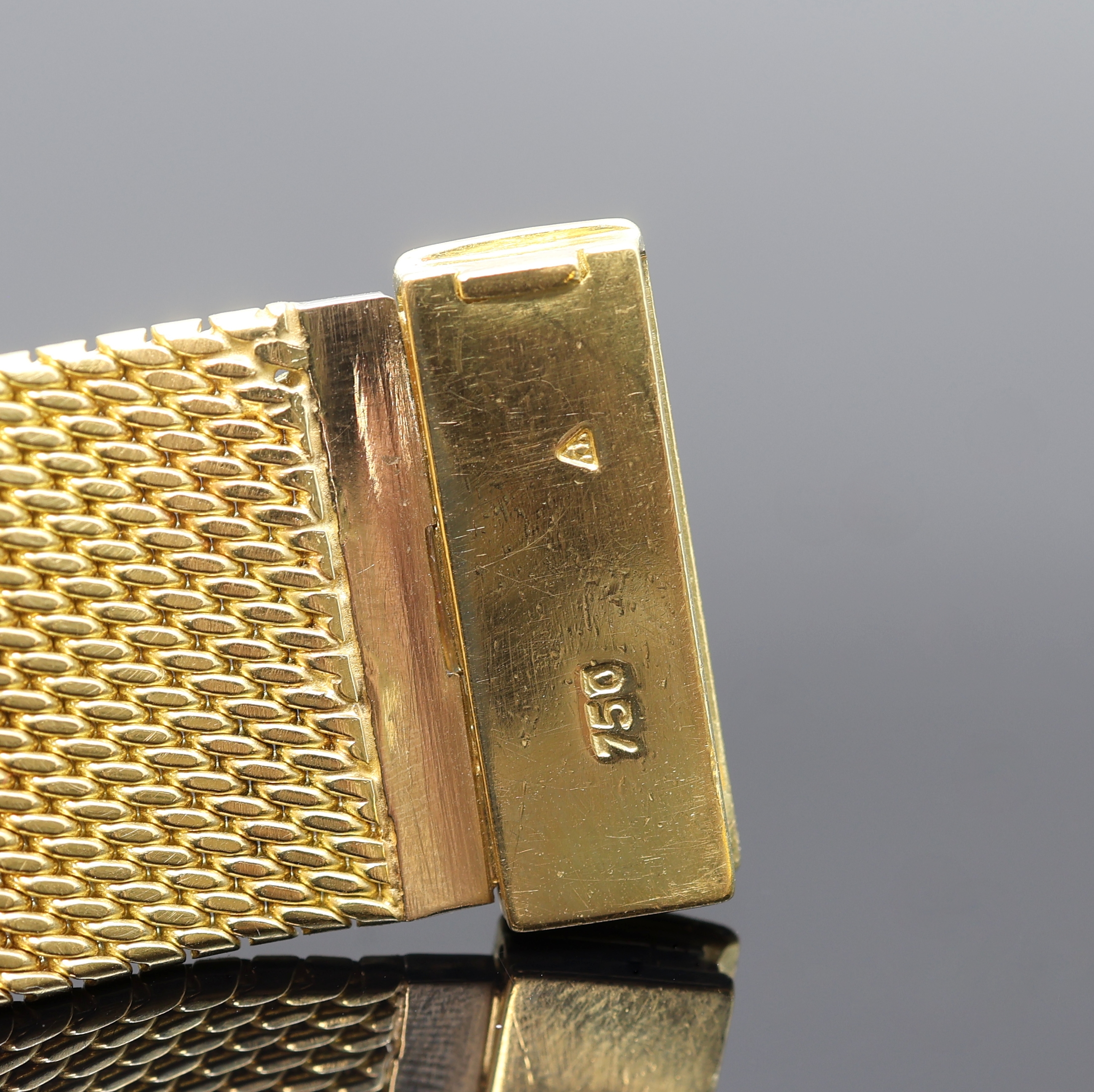 Detail c: OMEGA sehr seltene Designer Damenarmbanduhr in GG 750/000, Schweiz 1963, Handaufzug, Boden aufgedr., Aufzug u. Zeigerst. am Geh.- Boden (sog. ...