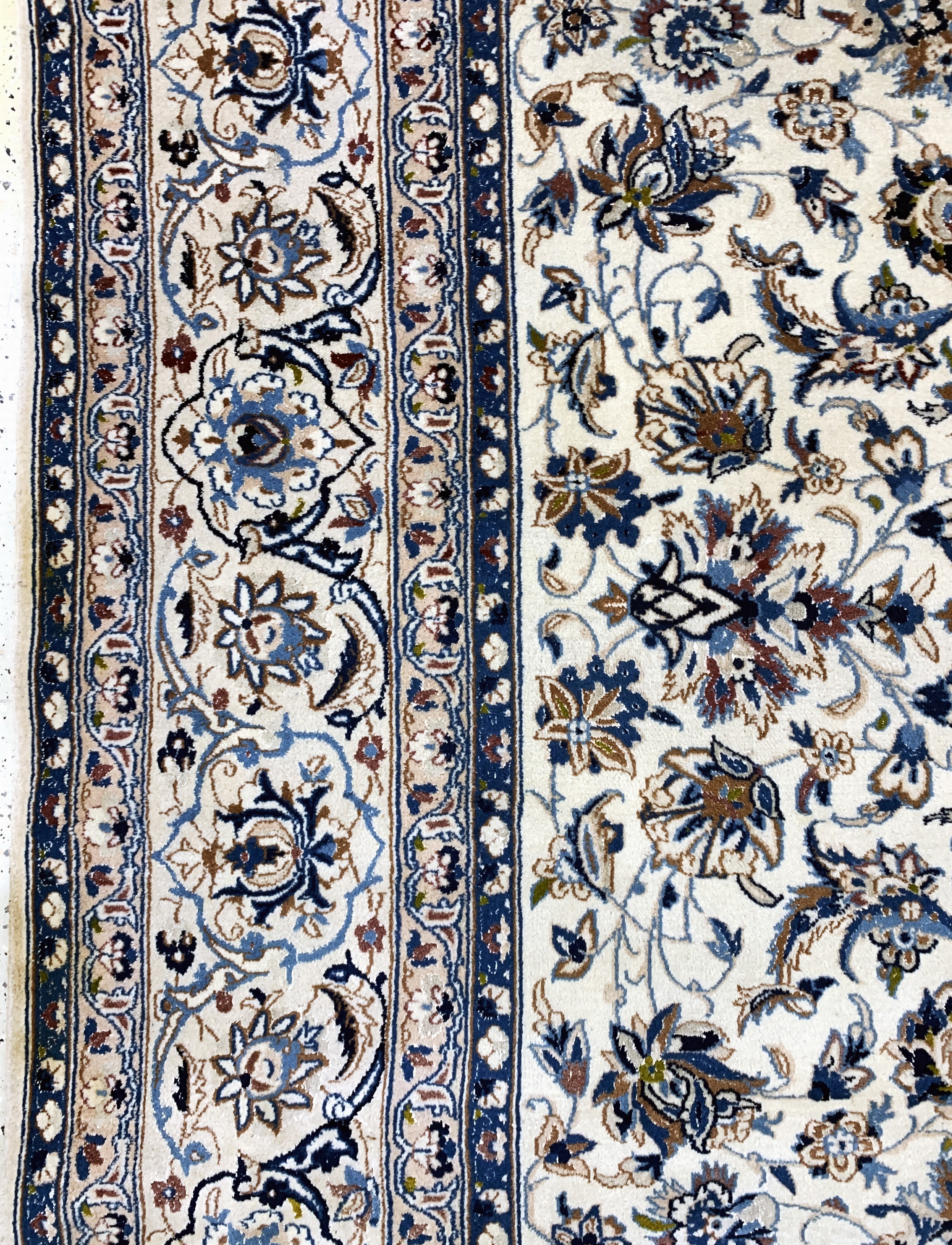 Detail c: Nain fein(9 La), Persien, Mitte 20.Jhd, Korkwolle mit Seide, ca. 350 x 250 cm, Reinigungsbedürftig, EHZ: 2