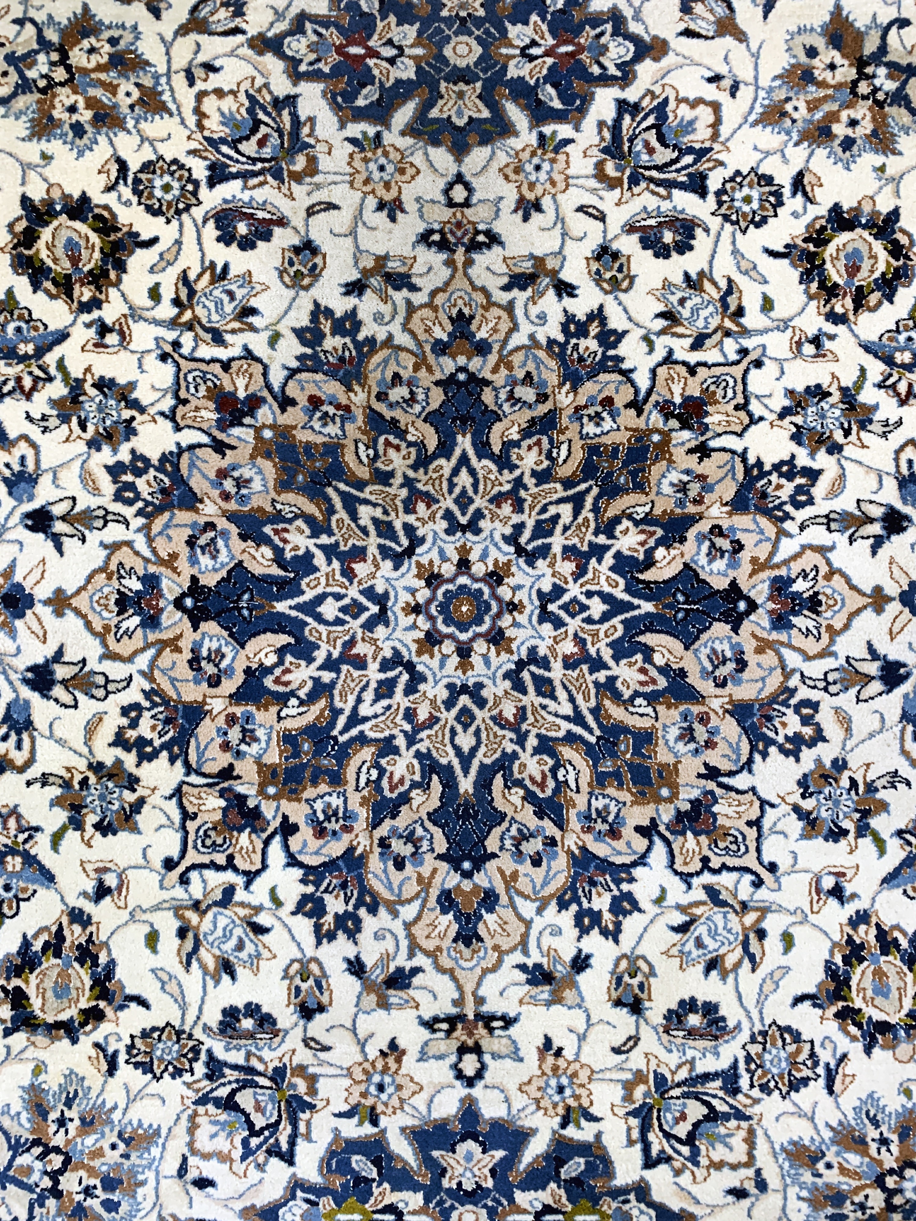 Detail d: Nain fein(9 La), Persien, Mitte 20.Jhd, Korkwolle mit Seide, ca. 350 x 250 cm, Reinigungsbedürftig, EHZ: 2