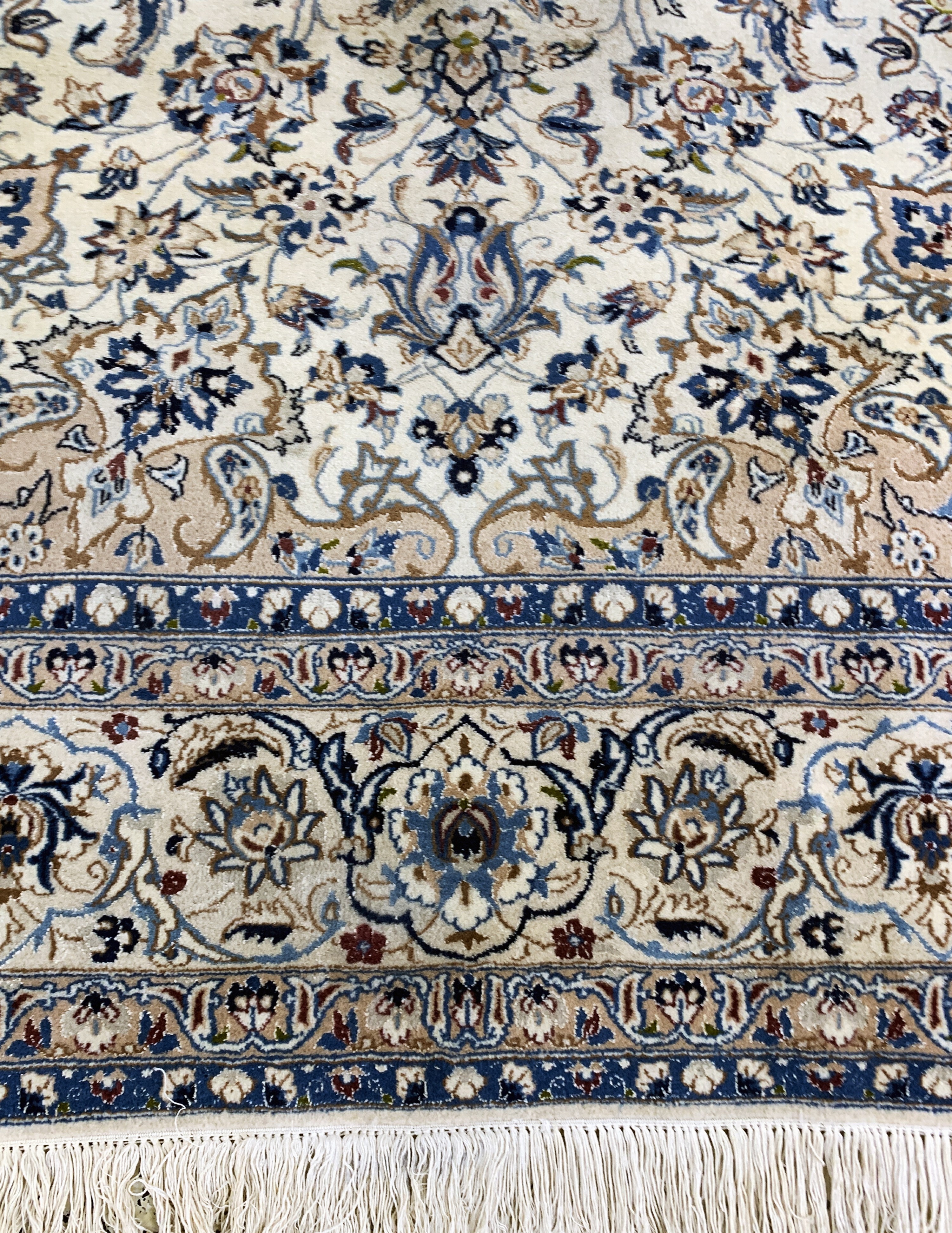 Detail g: Nain fein(9 La), Persien, Mitte 20.Jhd, Korkwolle mit Seide, ca. 350 x 250 cm, Reinigungsbedürftig, EHZ: 2
