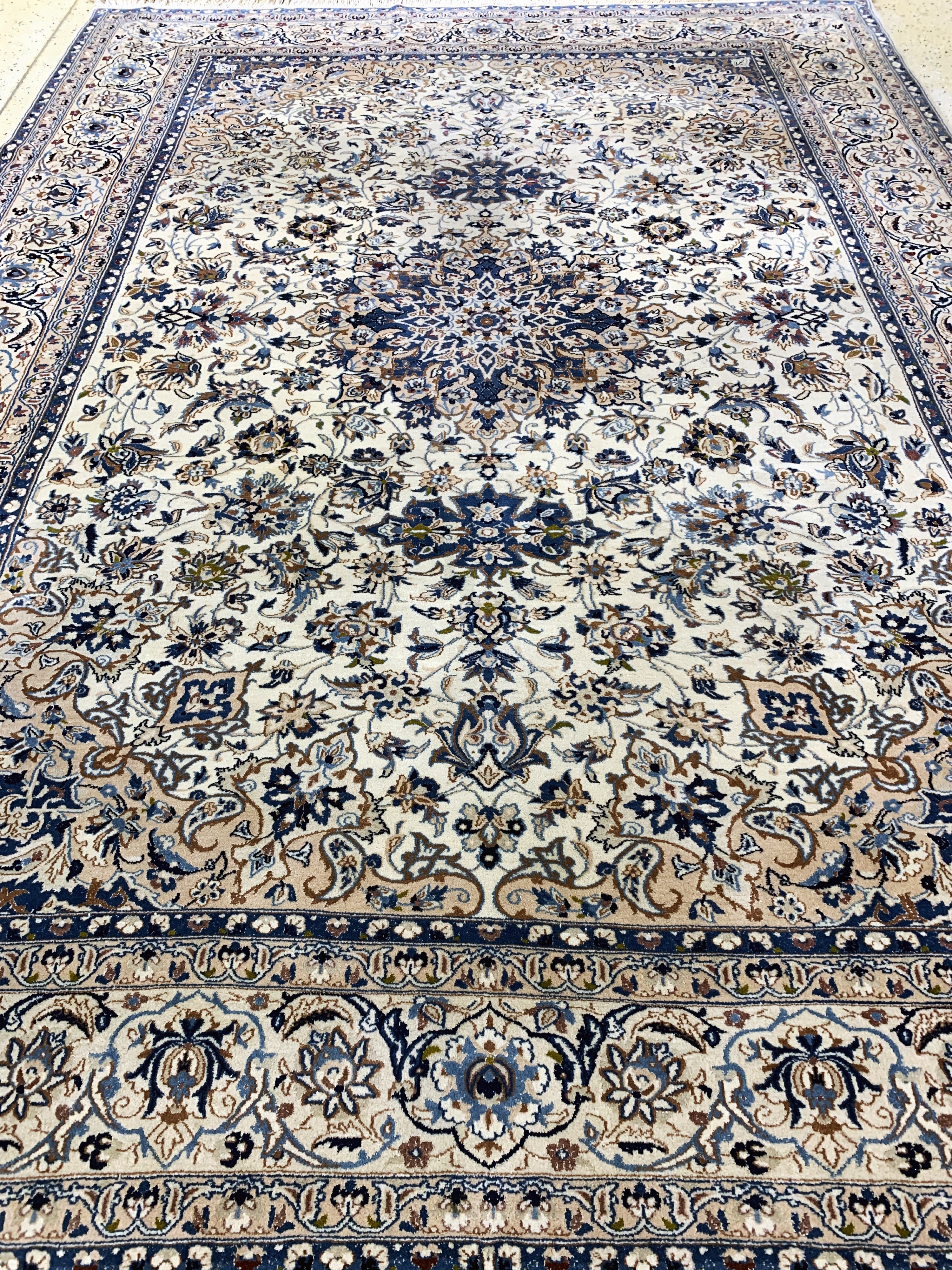 Detail i: Nain fein(9 La), Persien, Mitte 20.Jhd, Korkwolle mit Seide, ca. 350 x 250 cm, Reinigungsbedürftig, EHZ: 2