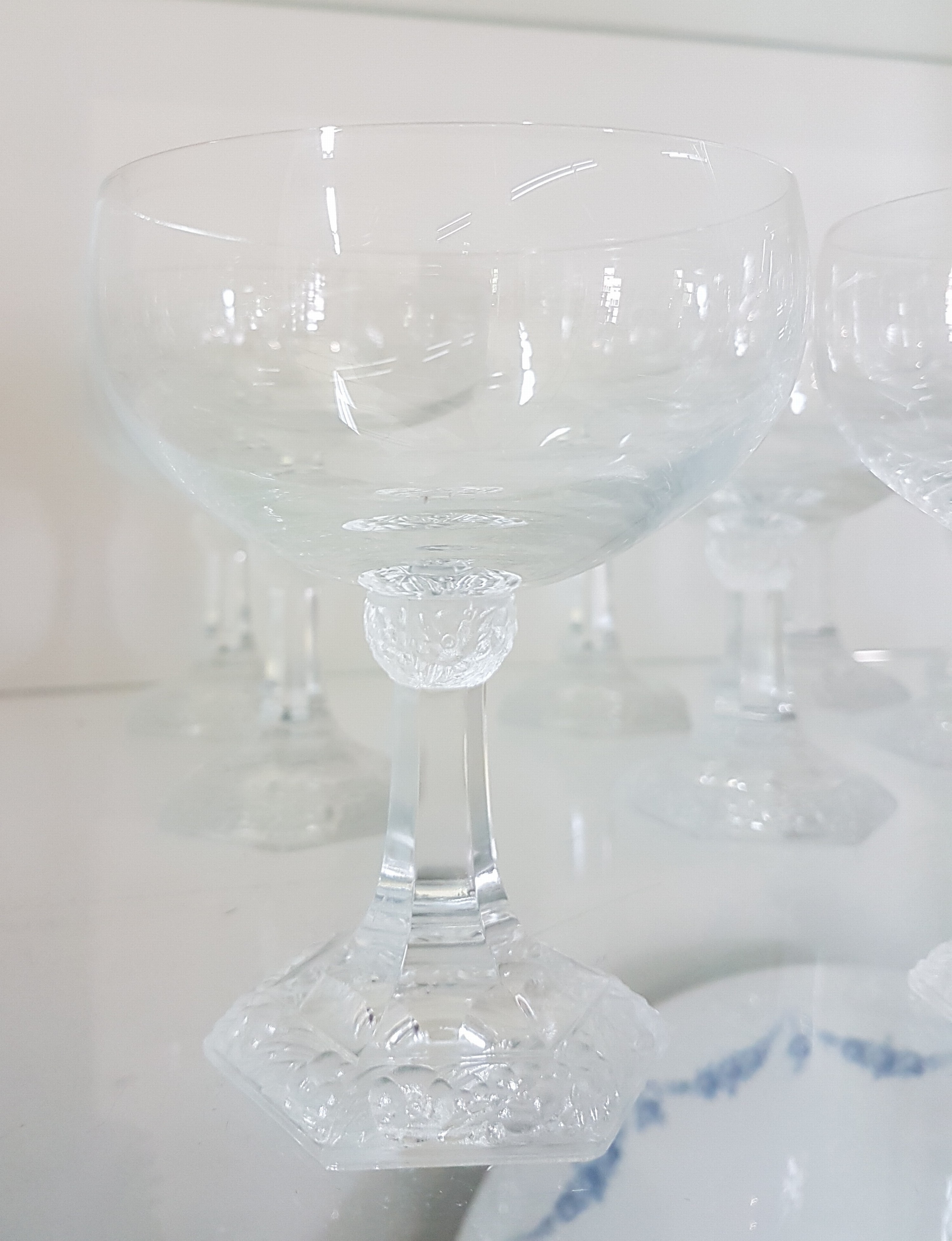 Detail l: Umfangreiches Kaffee- und Speiseservice und Trinkglasservice, Rosenthal, Maria, Kaffeekanne, Zuckerdose, Milchkännchen, 12 Kaffeetassen mit ...