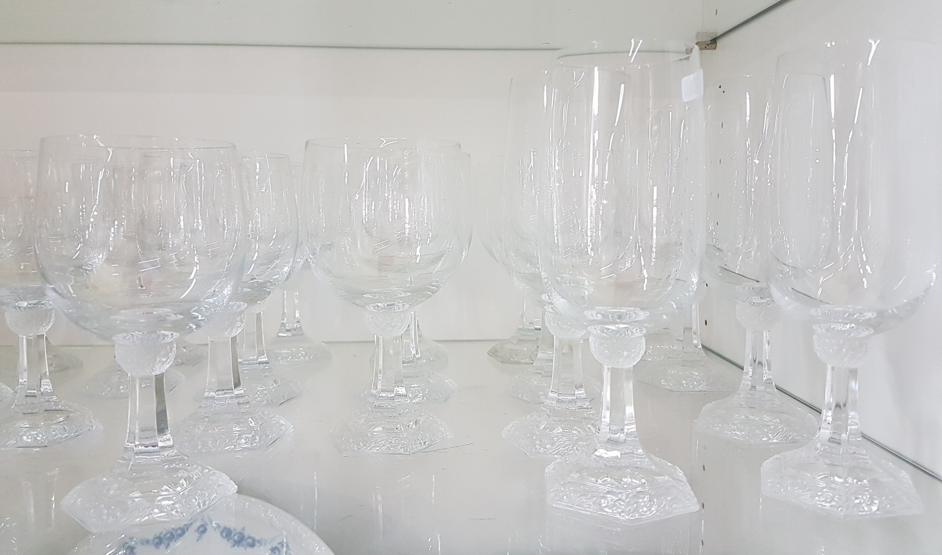 Detail o: Umfangreiches Kaffee- und Speiseservice und Trinkglasservice, Rosenthal, Maria, Kaffeekanne, Zuckerdose, Milchkännchen, 12 Kaffeetassen mit ...