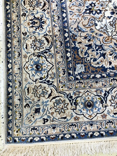 27108314b - Nain fein(9 La), Persien, Mitte 20.Jhd, Korkwolle mit Seide, ca. 350 x 250 cm, ...