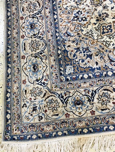 27108314h - Nain fein(9 La), Persien, Mitte 20.Jhd, Korkwolle mit Seide, ca. 350 x 250 cm, ...