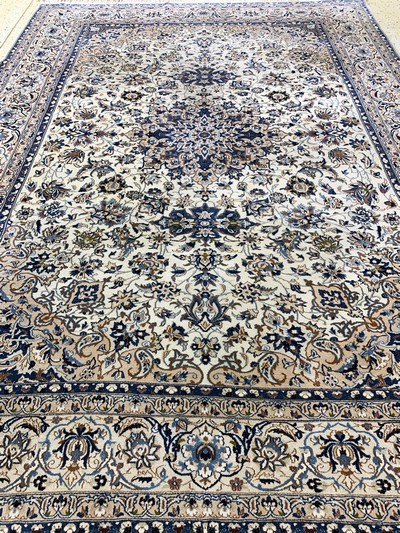 27108314i - Nain fein(9 La), Persien, Mitte 20.Jhd, Korkwolle mit Seide, ca. 350 x 250 cm, ...