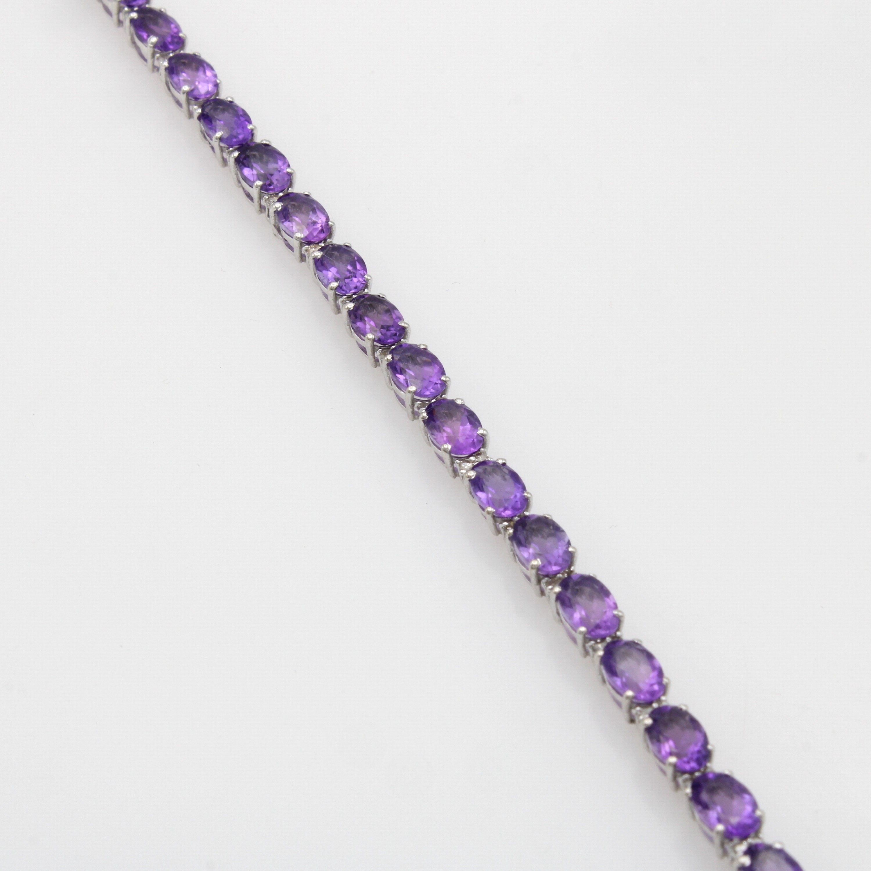 Image 27108410 - Armband mit Amethysten und Diamanten, 925er Silber, fac., ovale Amethyste zus. ca. 11.70 ...