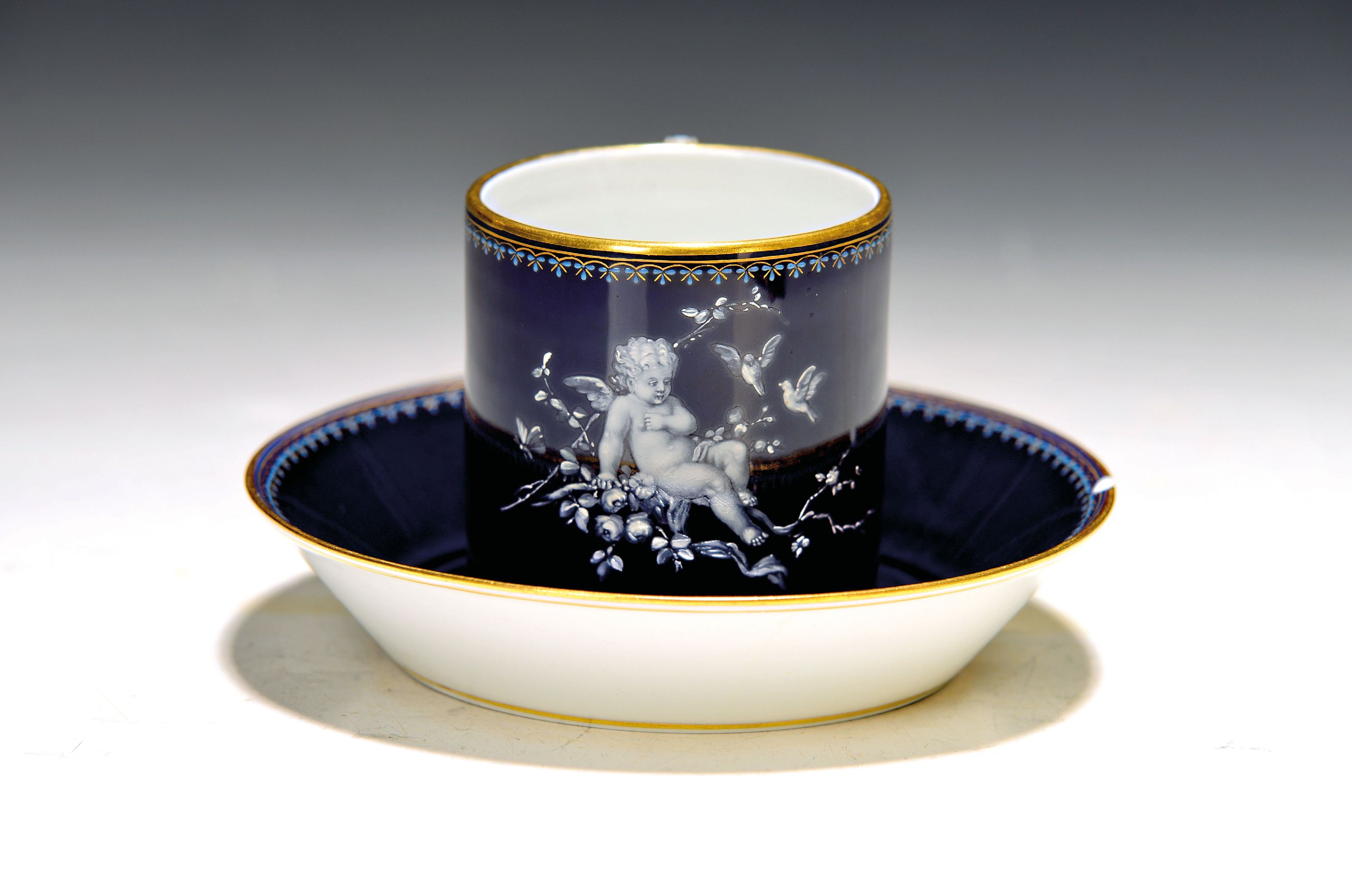 Image 27108415 - Kaffeetasse mit Untertasse, Meissen, Knaufzeit, Porzellan, königsblauer Fond, Tasse mit ...