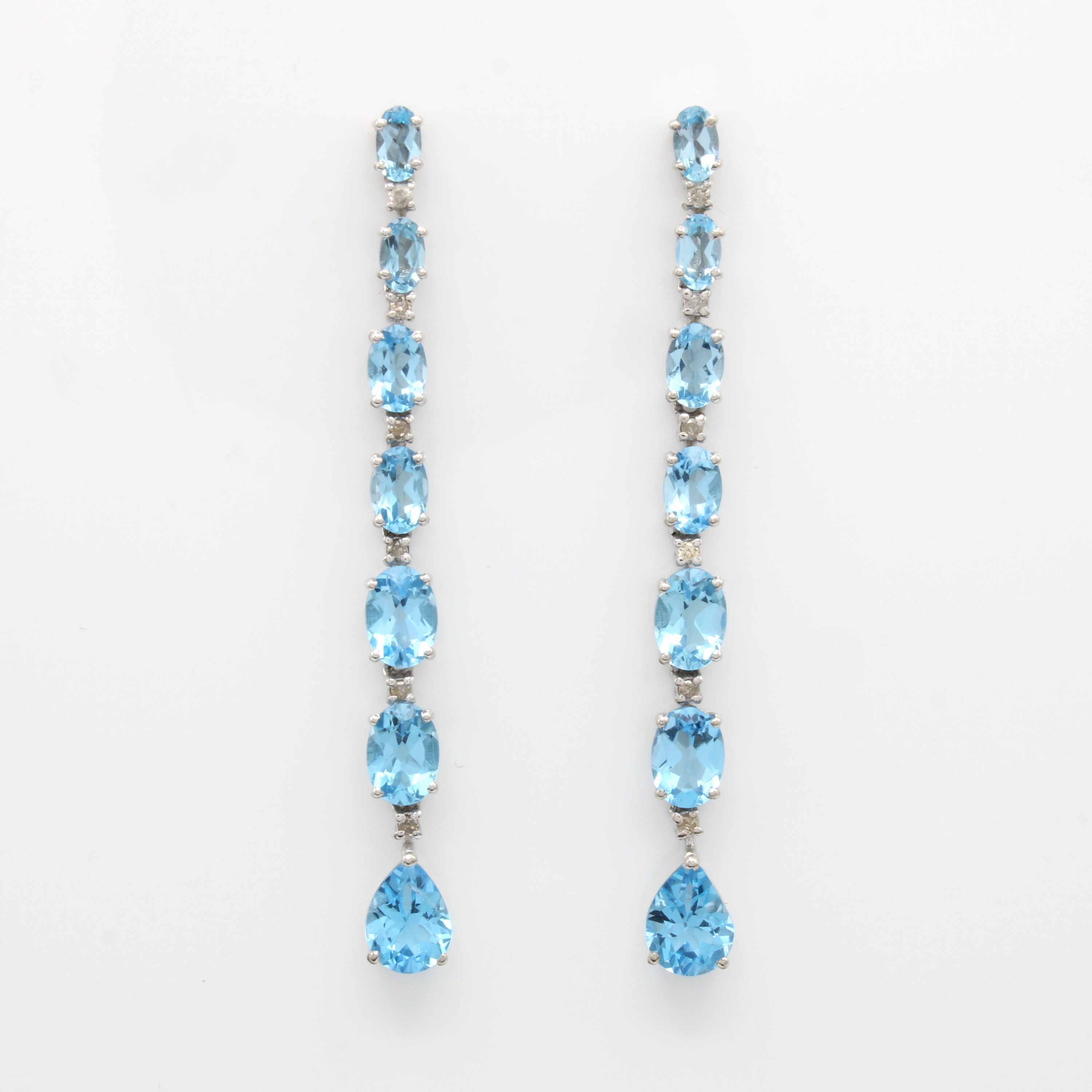 Image 27108416 - Paar Ohrstecker mit Blautopasen und Diamanten, 925er Silber, ovale u. tropfenförm. ...