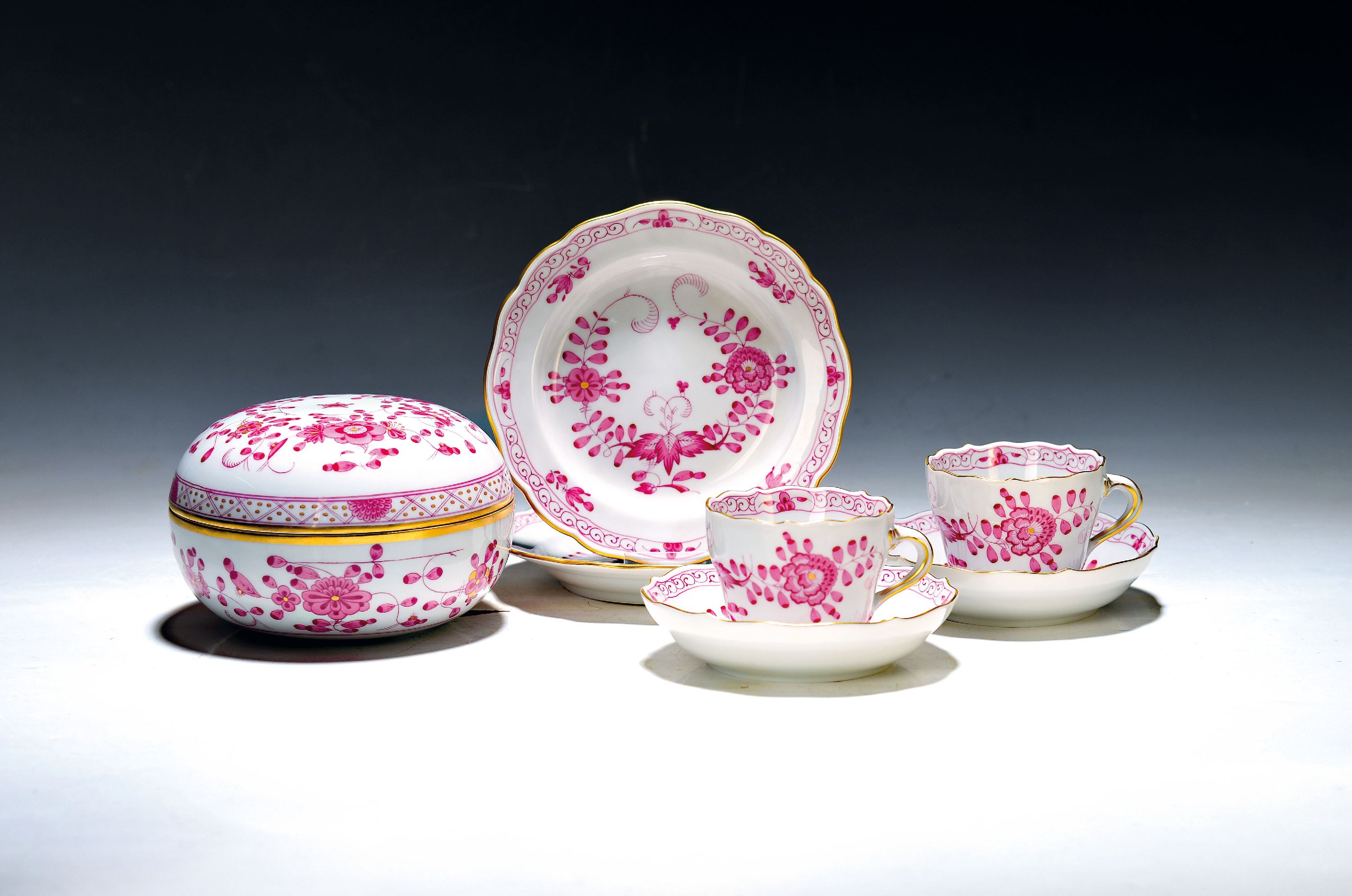 Image 27108417 - 2 espresso/mocha place settings with sugar bowl, Indian purple, Meissen, after 1945, ...