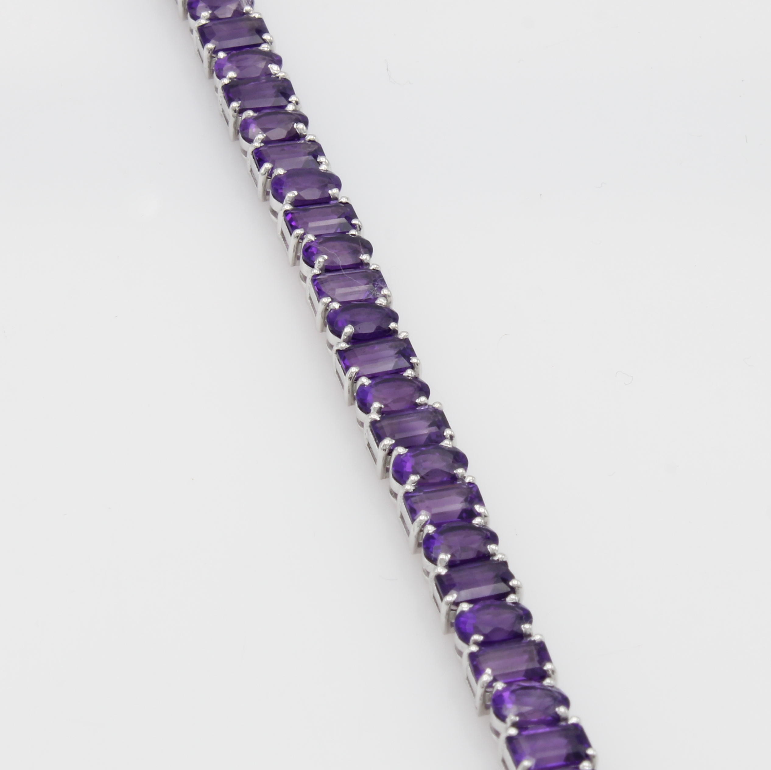 Image 27108423 - Armband mit Amethysten, 925er Silber, fac., ovale u. achteck. Amethyste im Wechsel ...