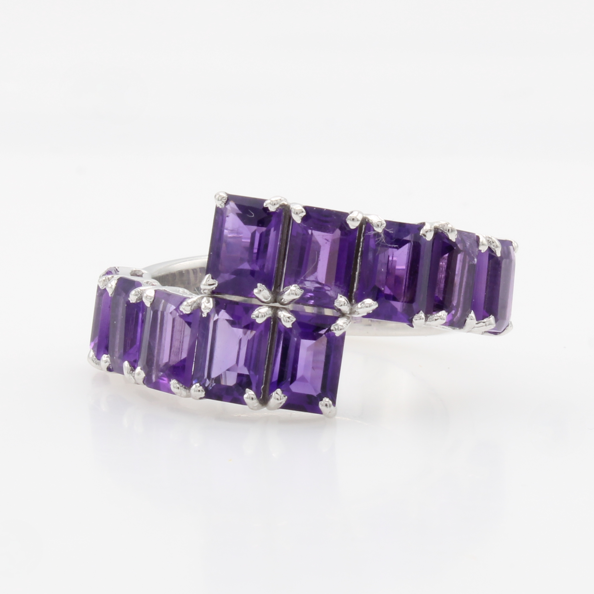 Image 27108424 - Ring mit Amethysten, 925er Silber, Ringschiene versetzt gearb., achteck. Amethyste zus. ...