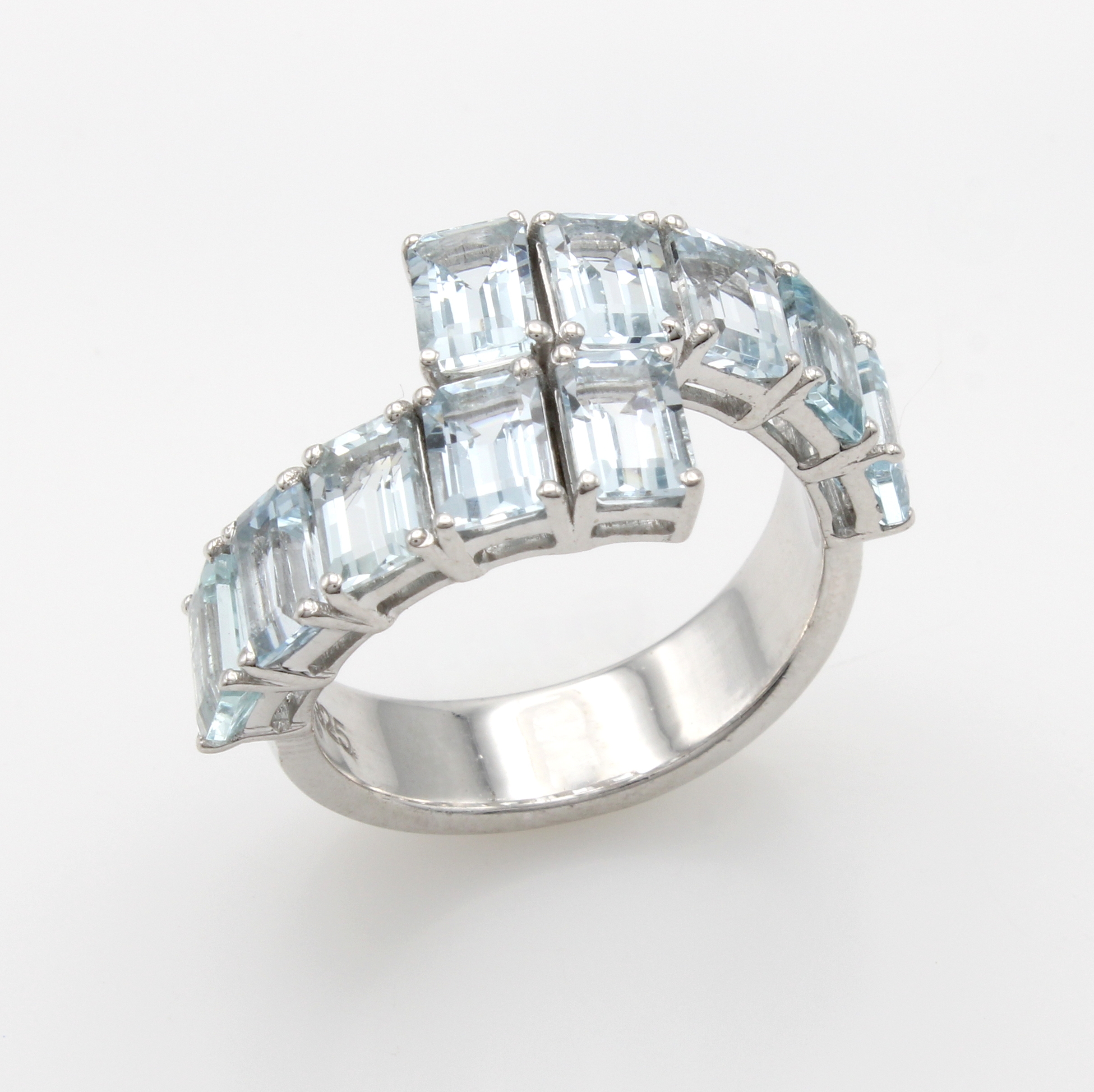 Image 27108428 - Ring mit Aquamarinen, 925er Silber, Ringschiene versetzt gearb., achteck. Aquamarine ...